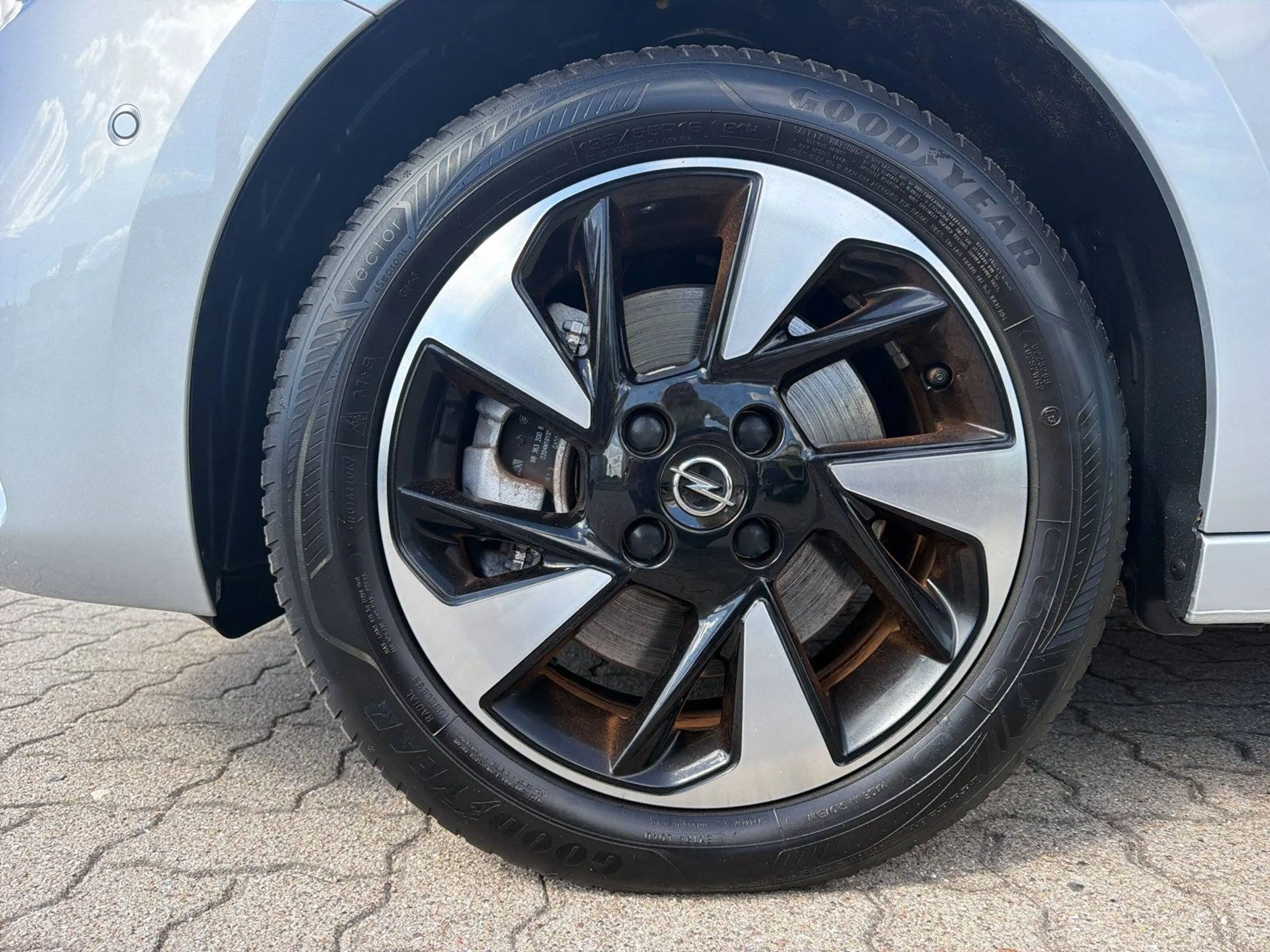 Opel Corsa-e Elegance — photo 9