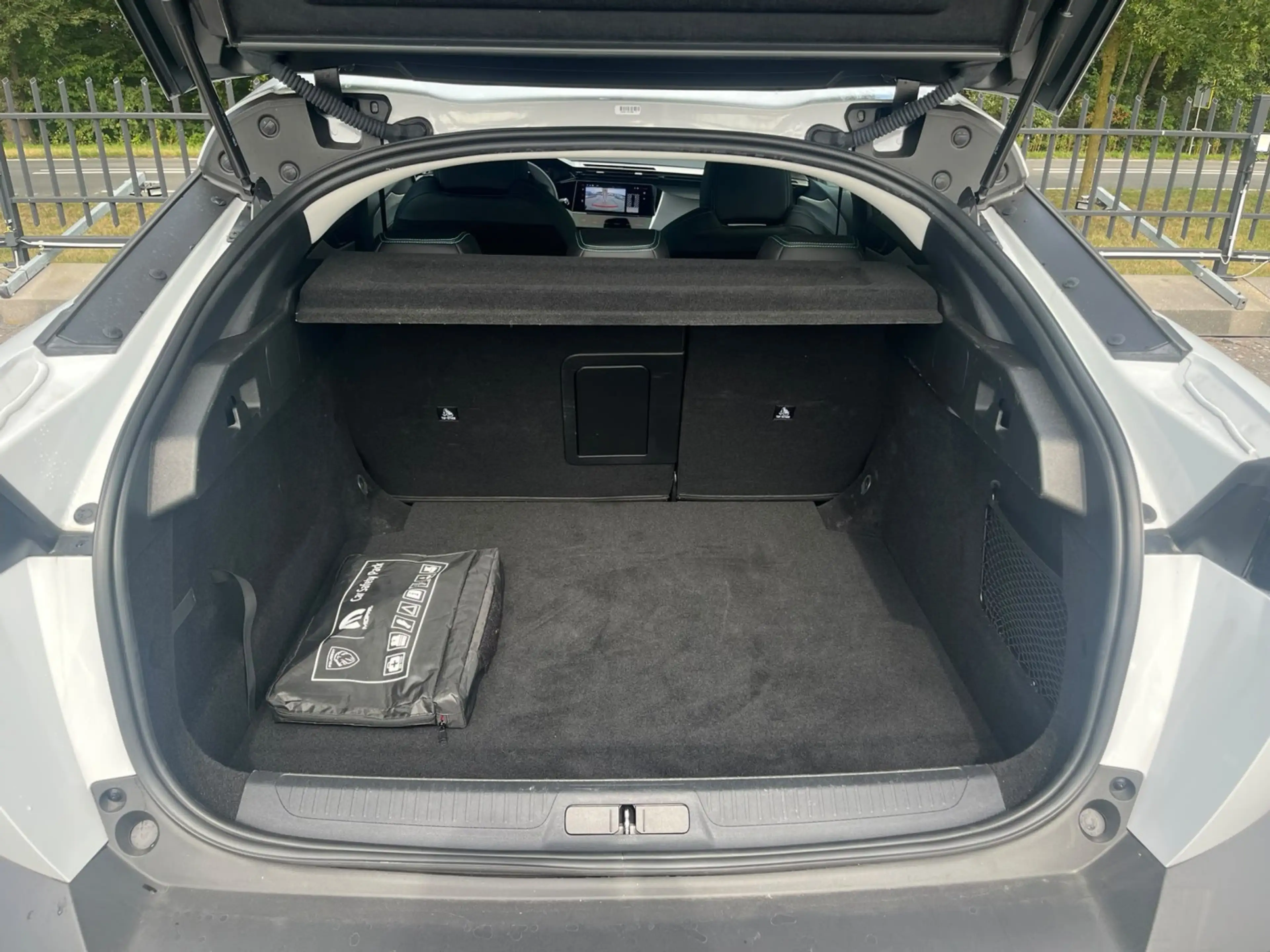 Peugeot 408 1.2 Hybrid 145 e-DCS6 Allure — photo 12