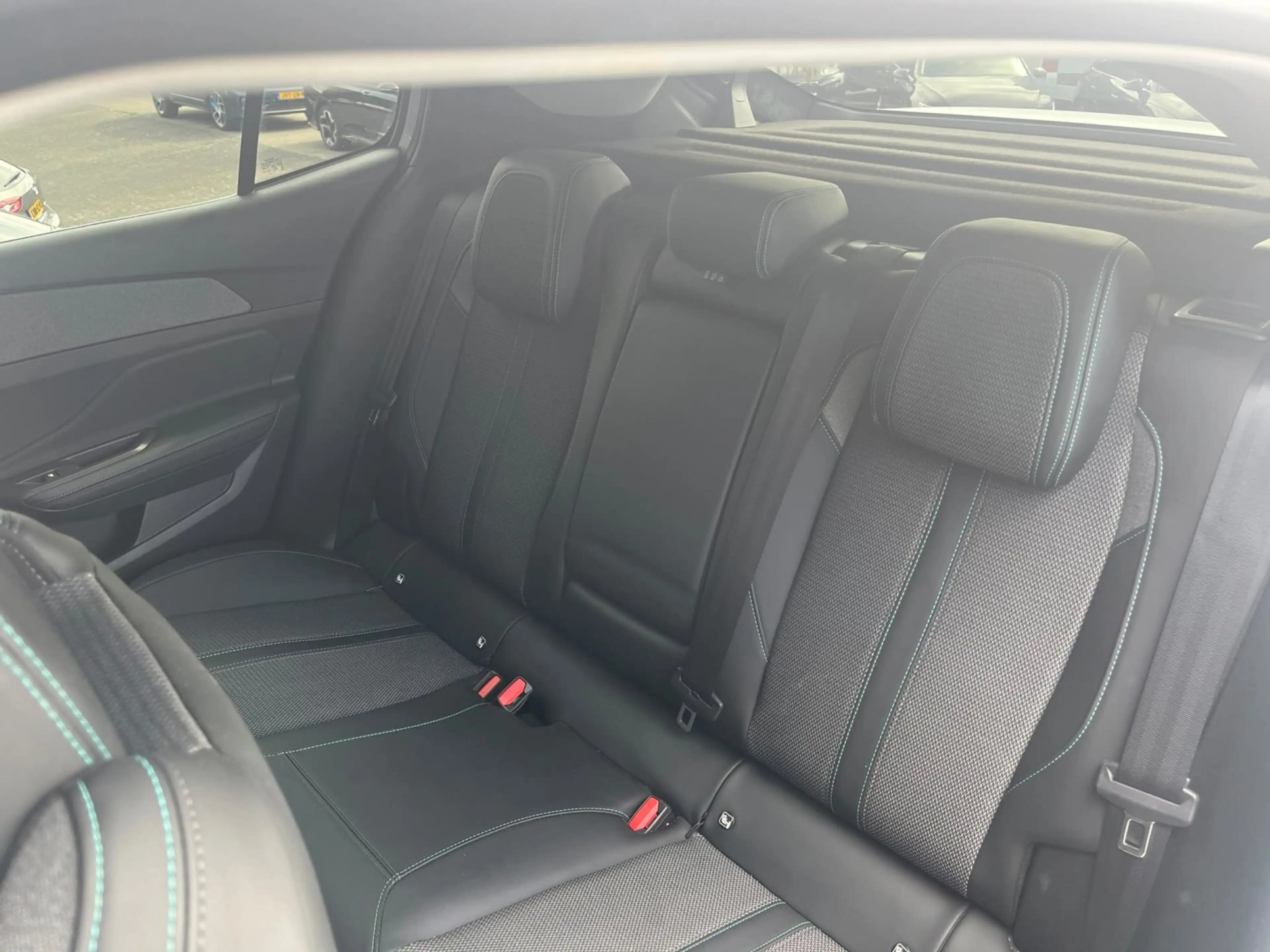 Peugeot 408 1.2 Hybrid 145 e-DCS6 Allure — photo 5