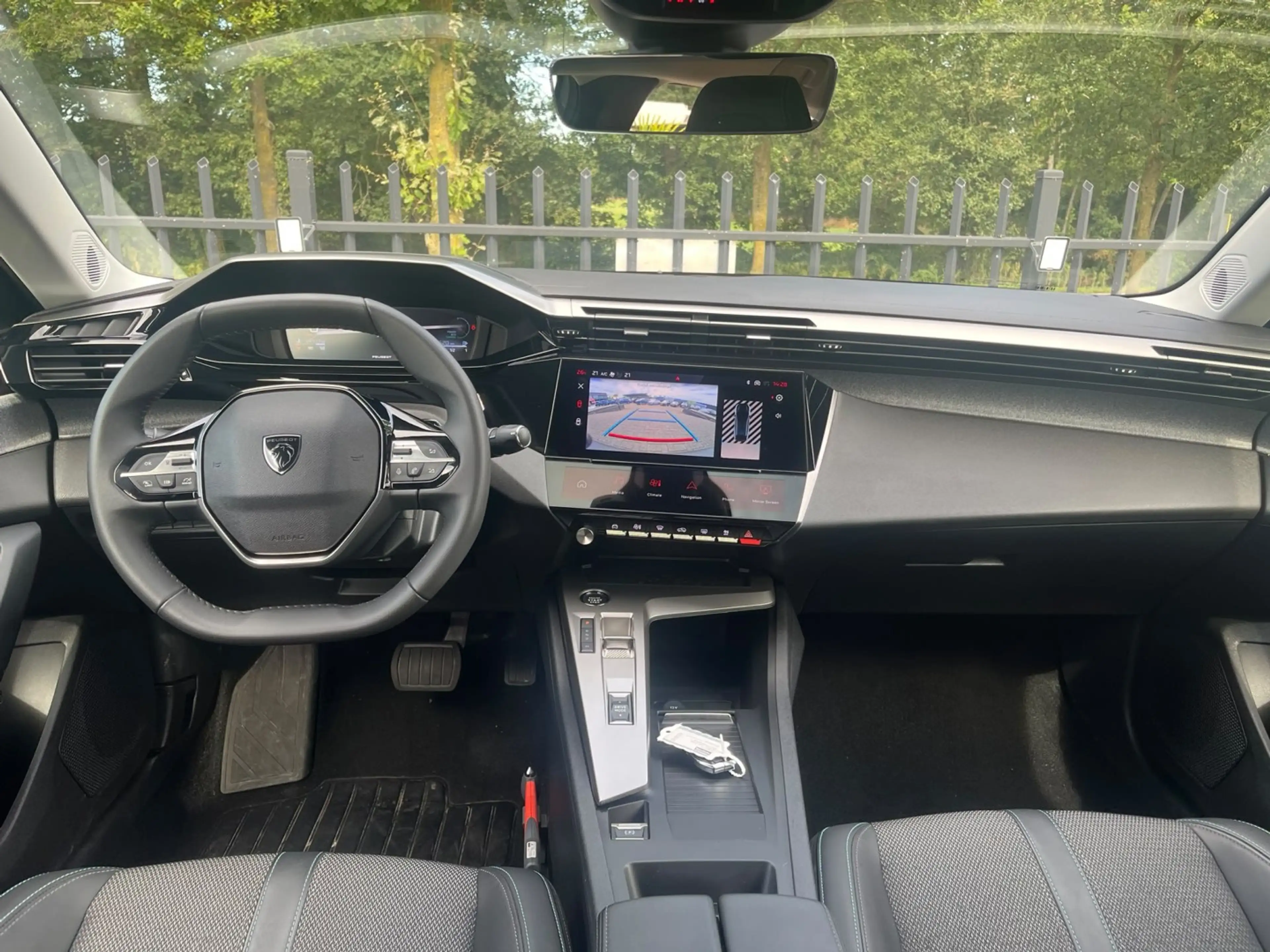 Peugeot 408 1.2 Hybrid 145 e-DCS6 Allure — photo 2