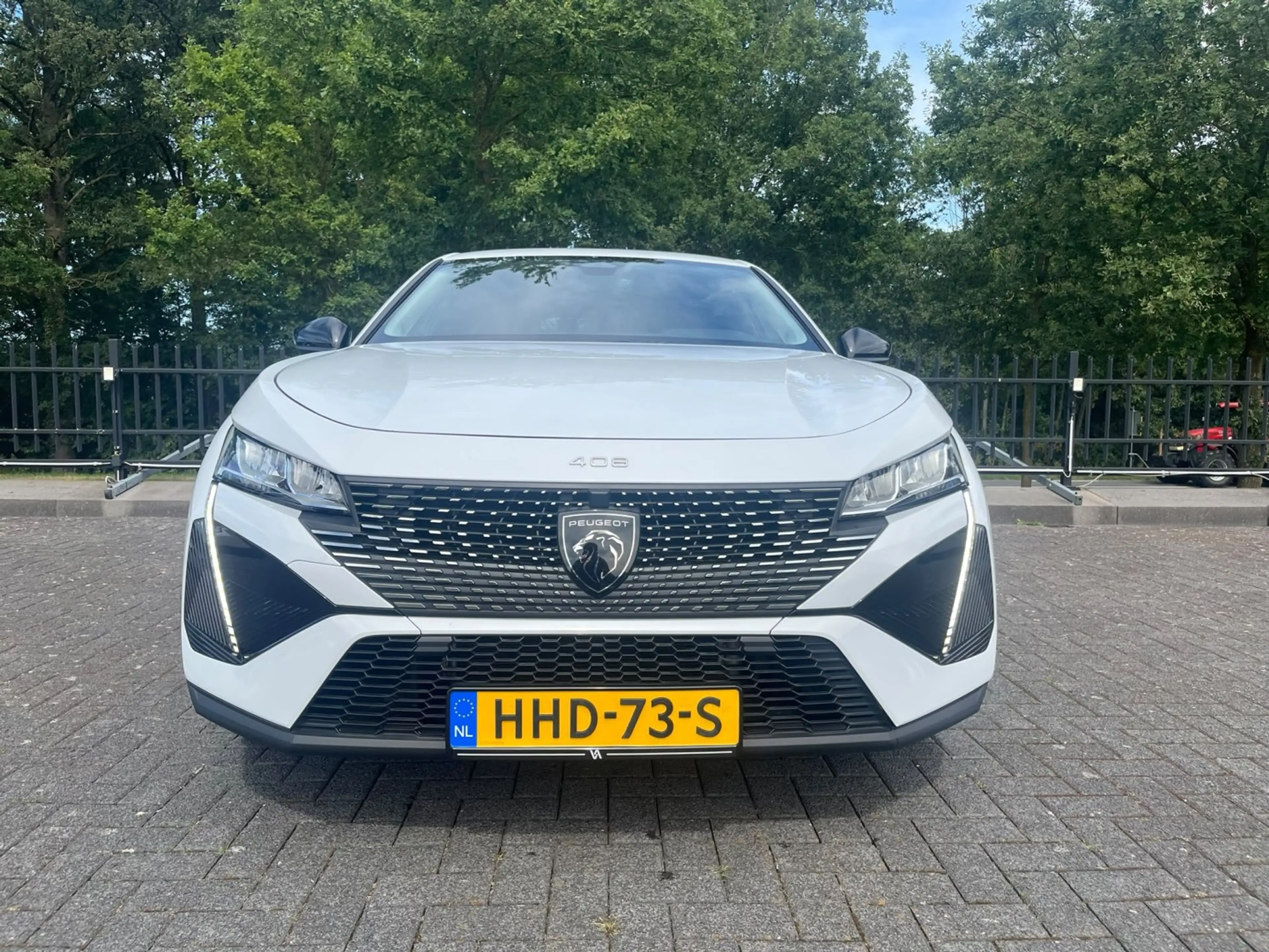 Peugeot 408 1.2 Hybrid 145 e-DCS6 Allure — photo 9