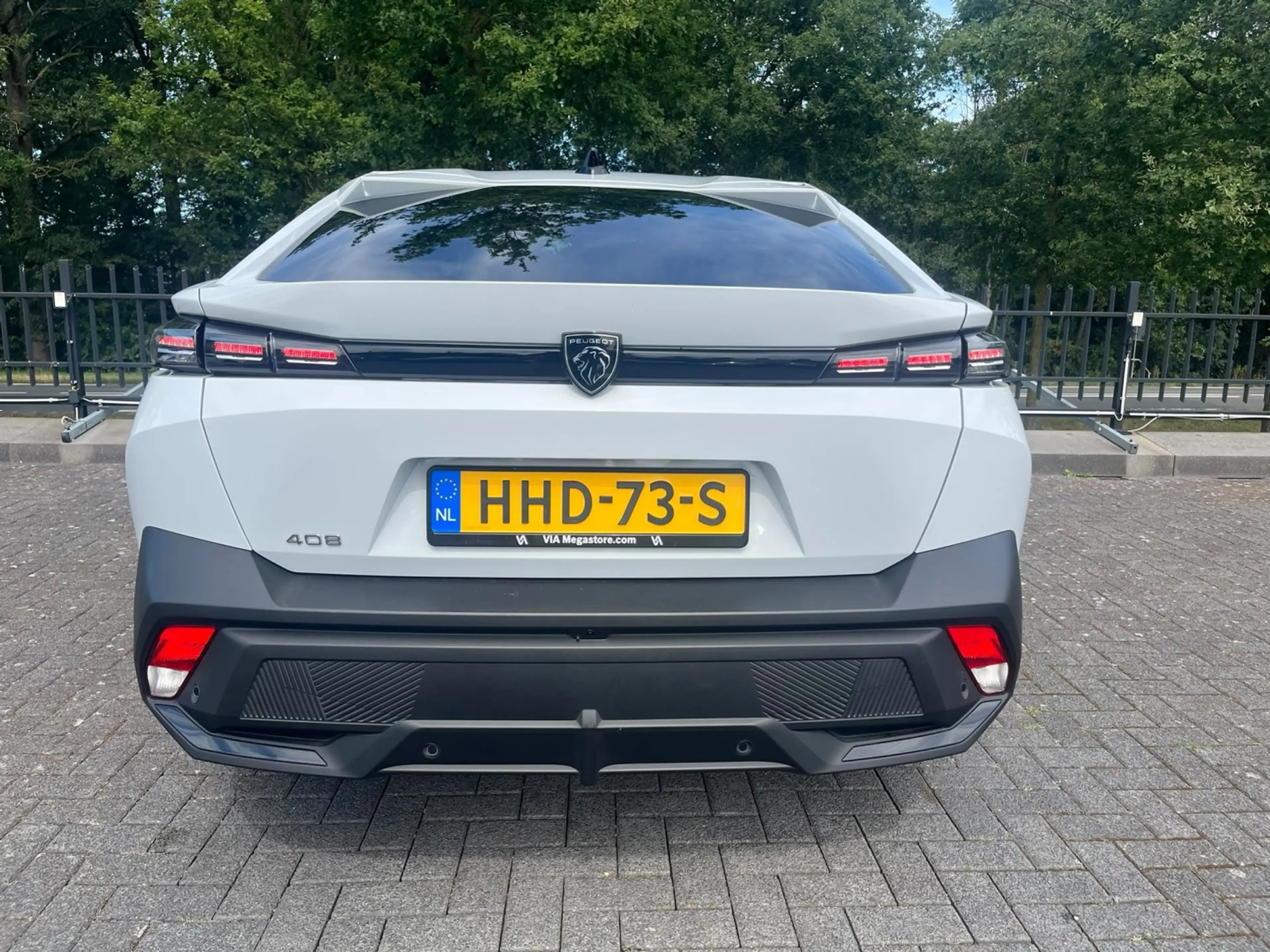 Peugeot 408 1.2 Hybrid 145 e-DCS6 Allure — photo 10