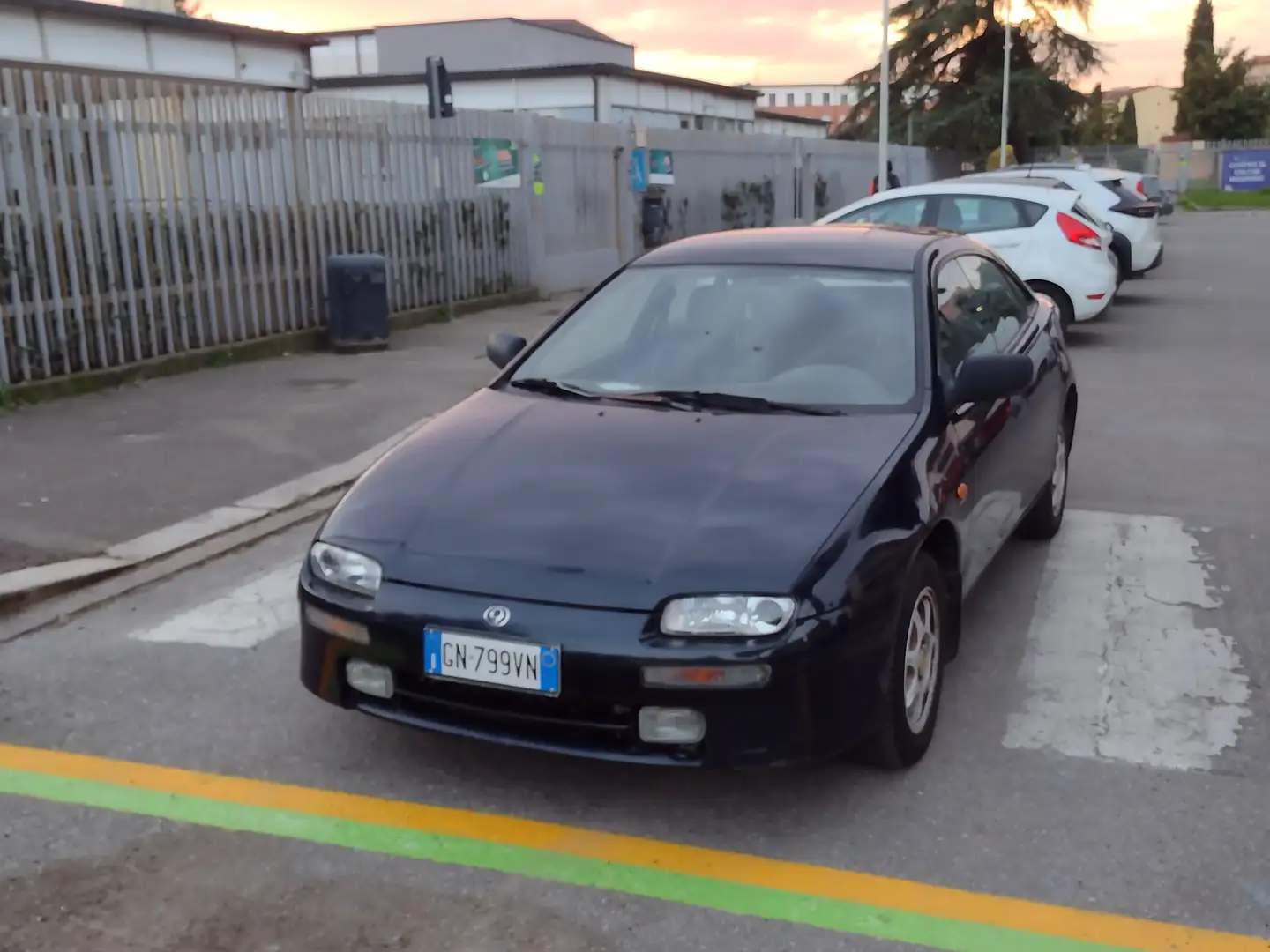 Mazda 323 323F Lantis 1.8 GLX Blau - 1