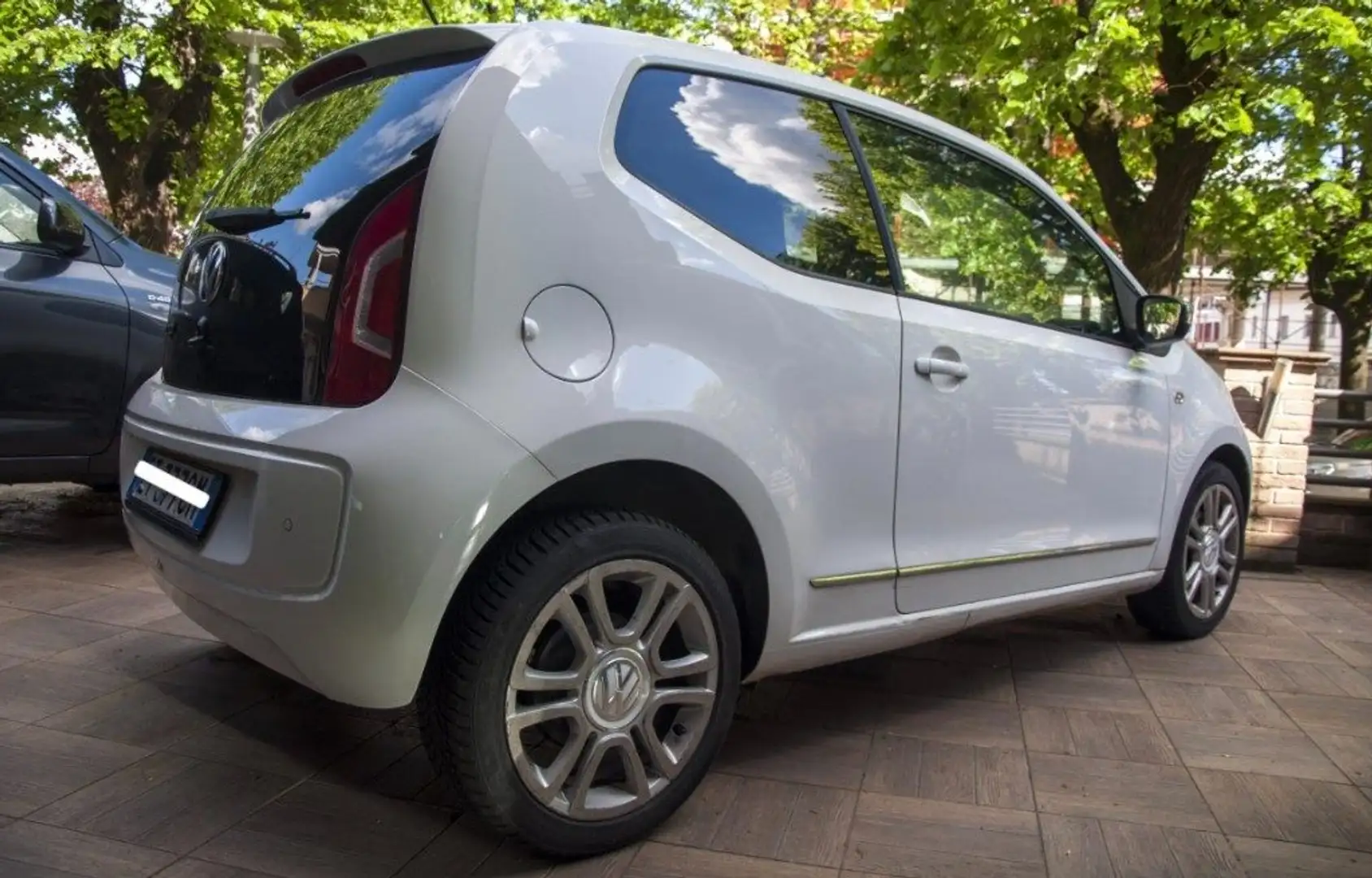 Volkswagen up! 1.0 3 porte eco up! high up! BMT Grigio - 2