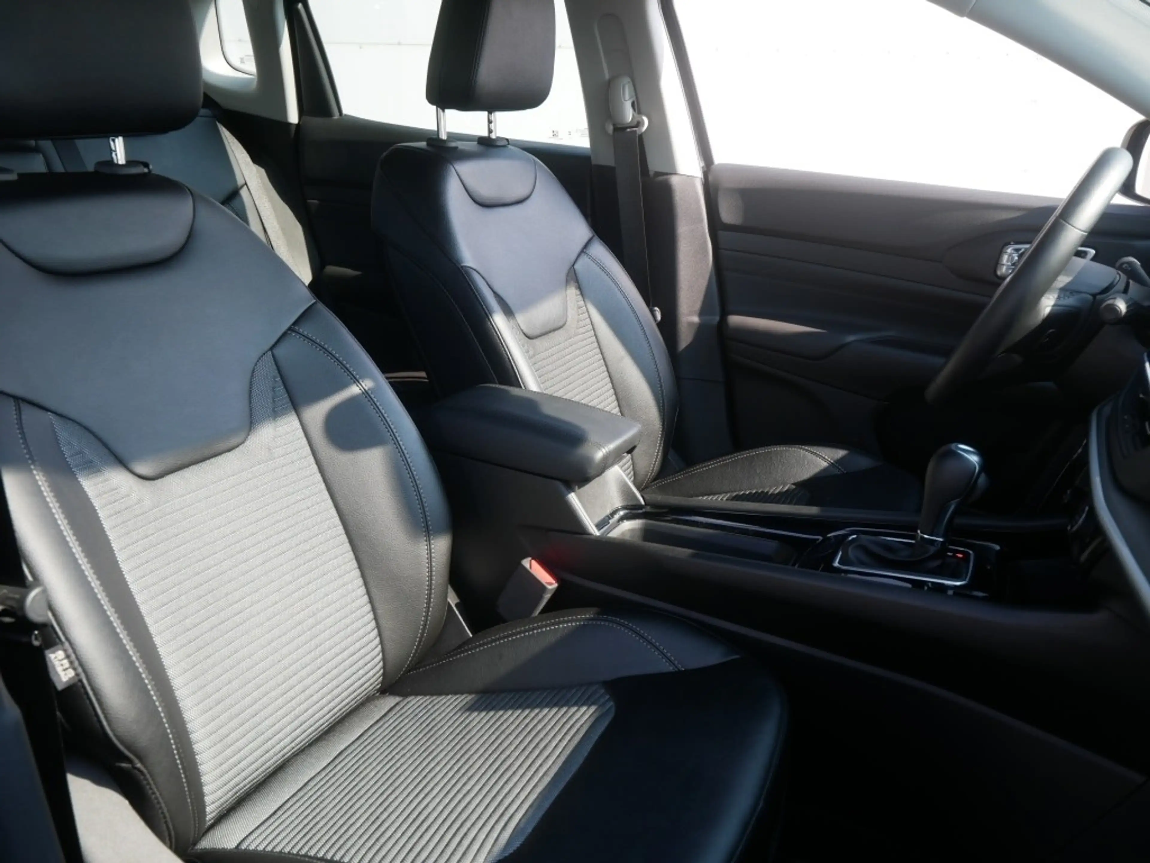 Jeep Compass ALTITUDE e-HYBRID 1.5l 130PS AT SICHERHEIT WINTER — photo 13
