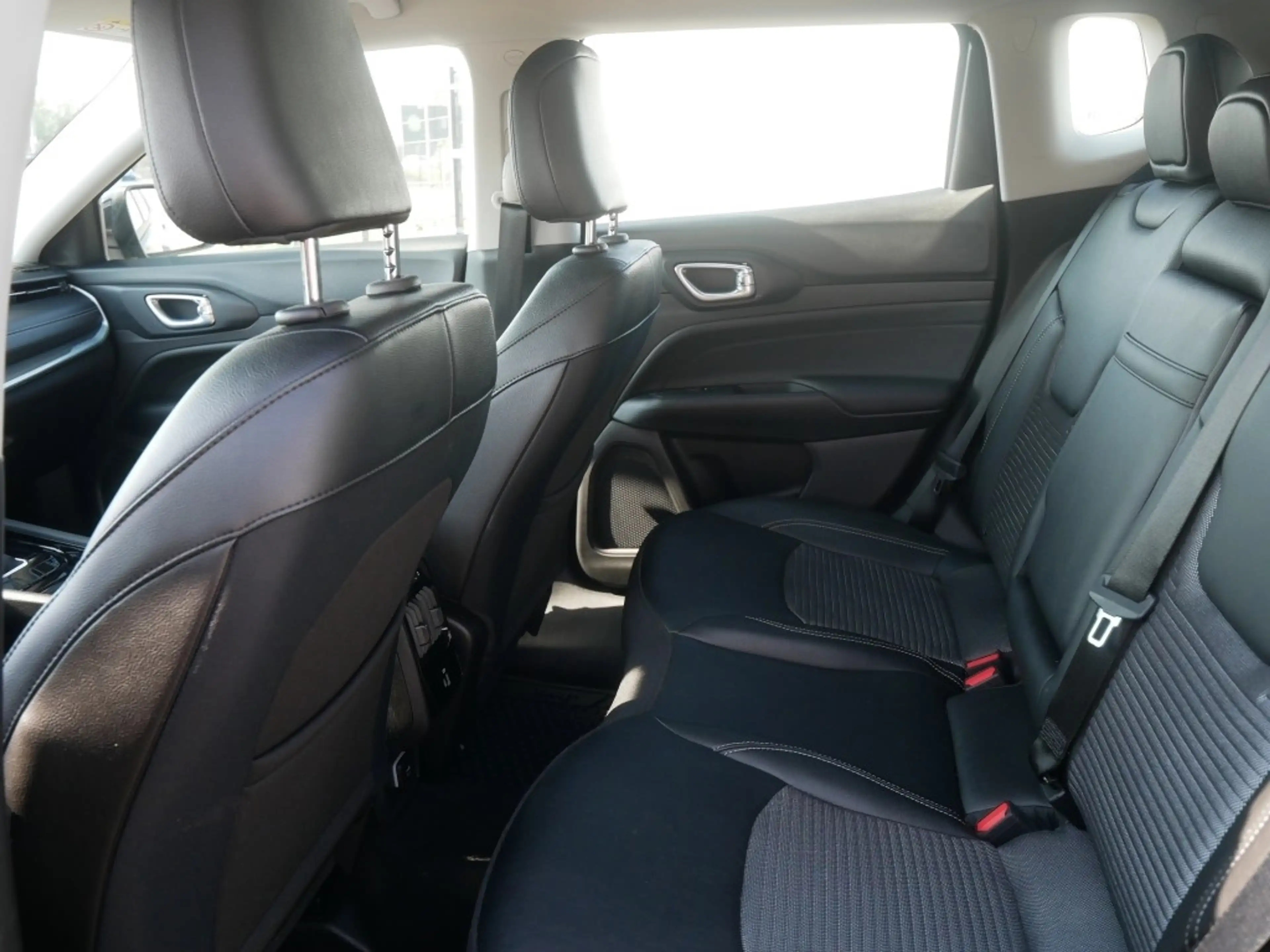 Jeep Compass ALTITUDE e-HYBRID 1.5l 130PS AT SICHERHEIT WINTER — photo 12