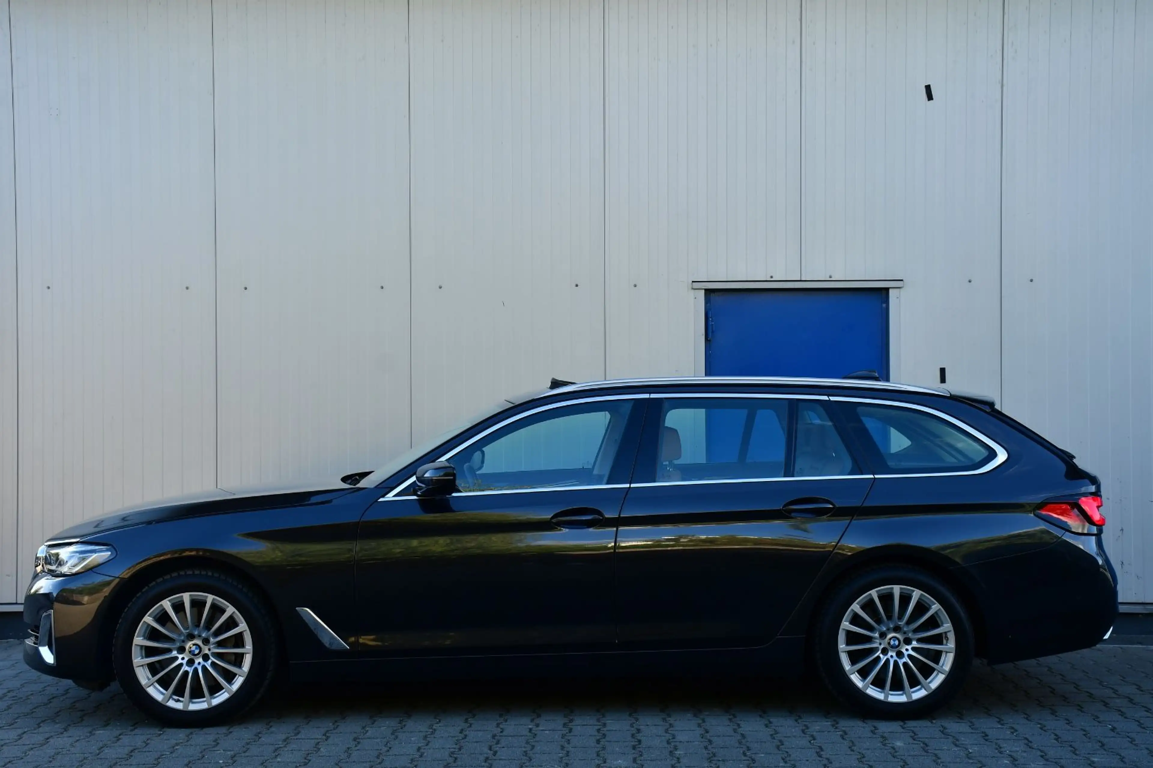 BMW 540 d xDrive Touring Luxury Line Pano Laser HUD — photo 7