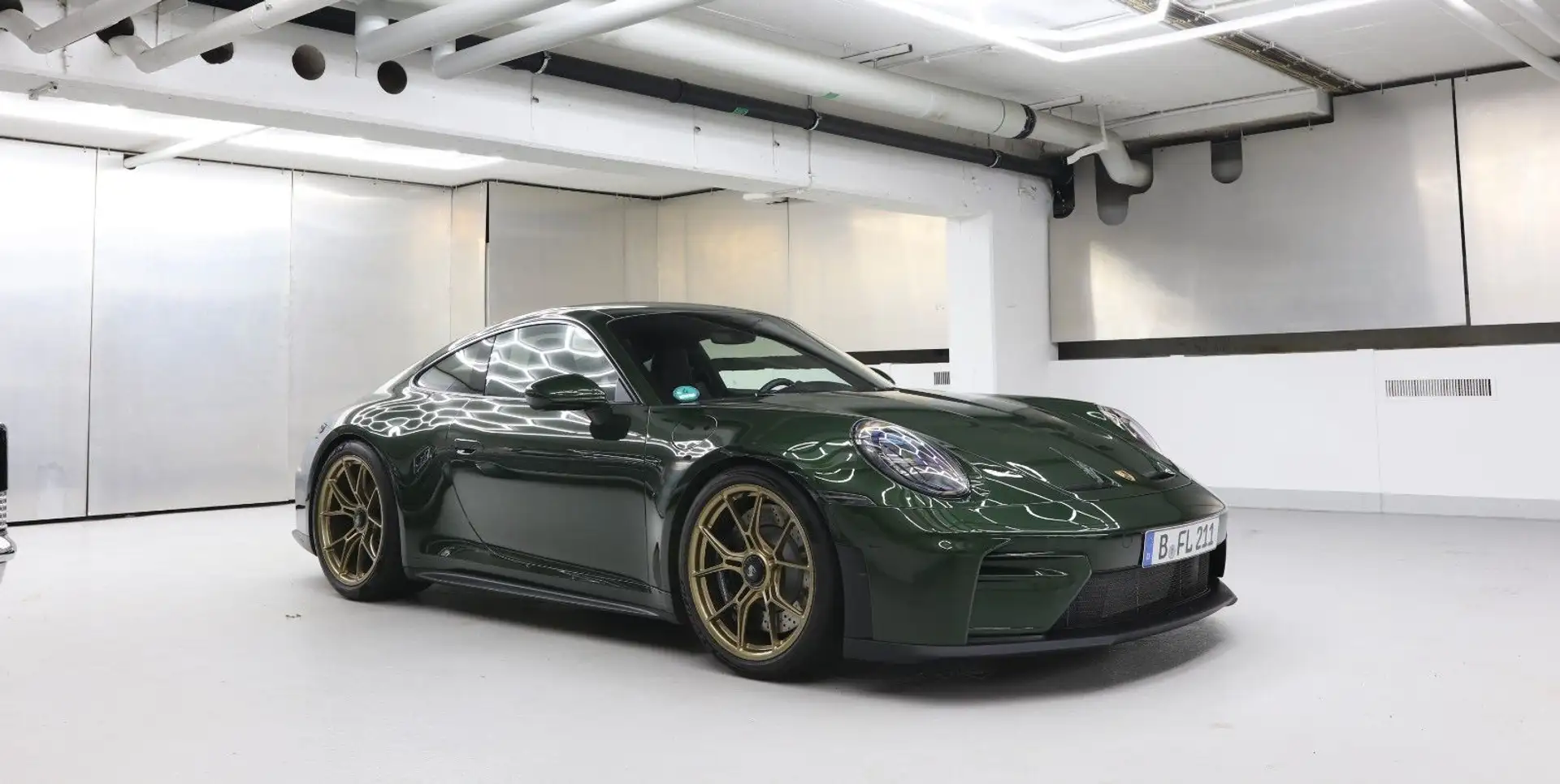 Porsche 992 .2 GT3 Touring 4 Seats Manual Oakgreen LIFT Grün - 1