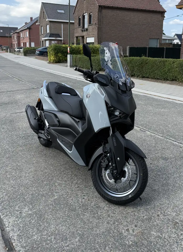 Yamaha X-Max 125