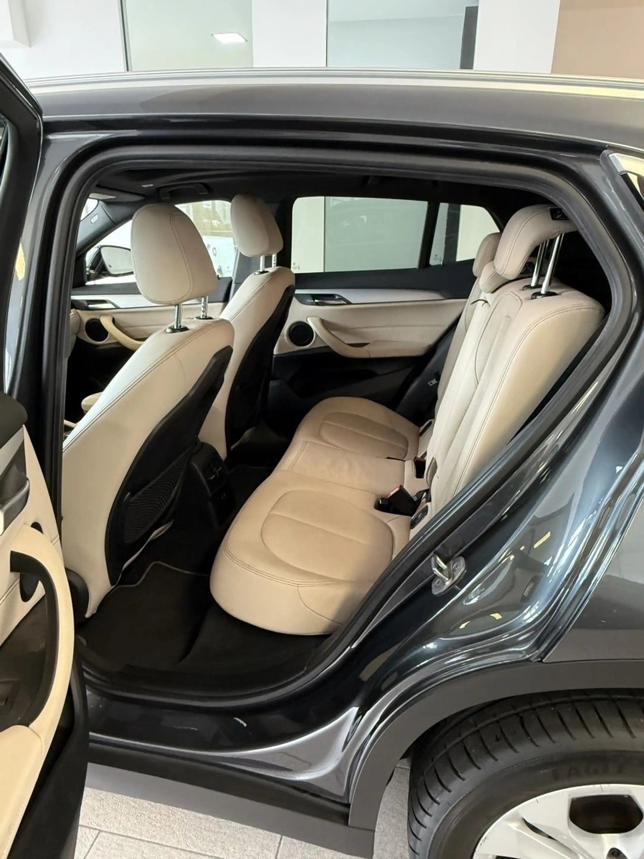 BMW X2 18i sDrive AUTOM NAVI KLIMA LEDER KAMERA PANO — photo 13