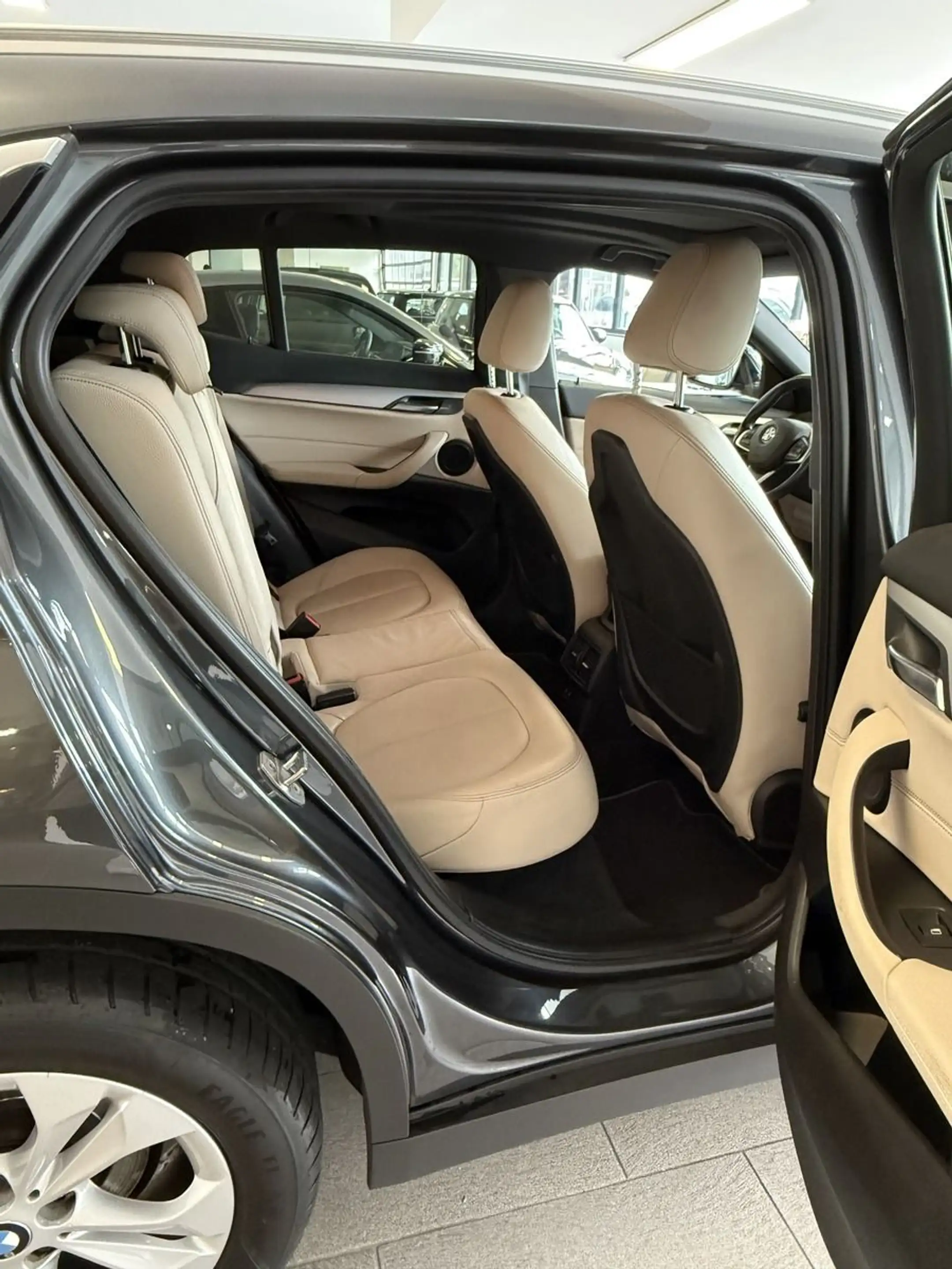 BMW X2 18i sDrive AUTOM NAVI KLIMA LEDER KAMERA PANO — photo 15