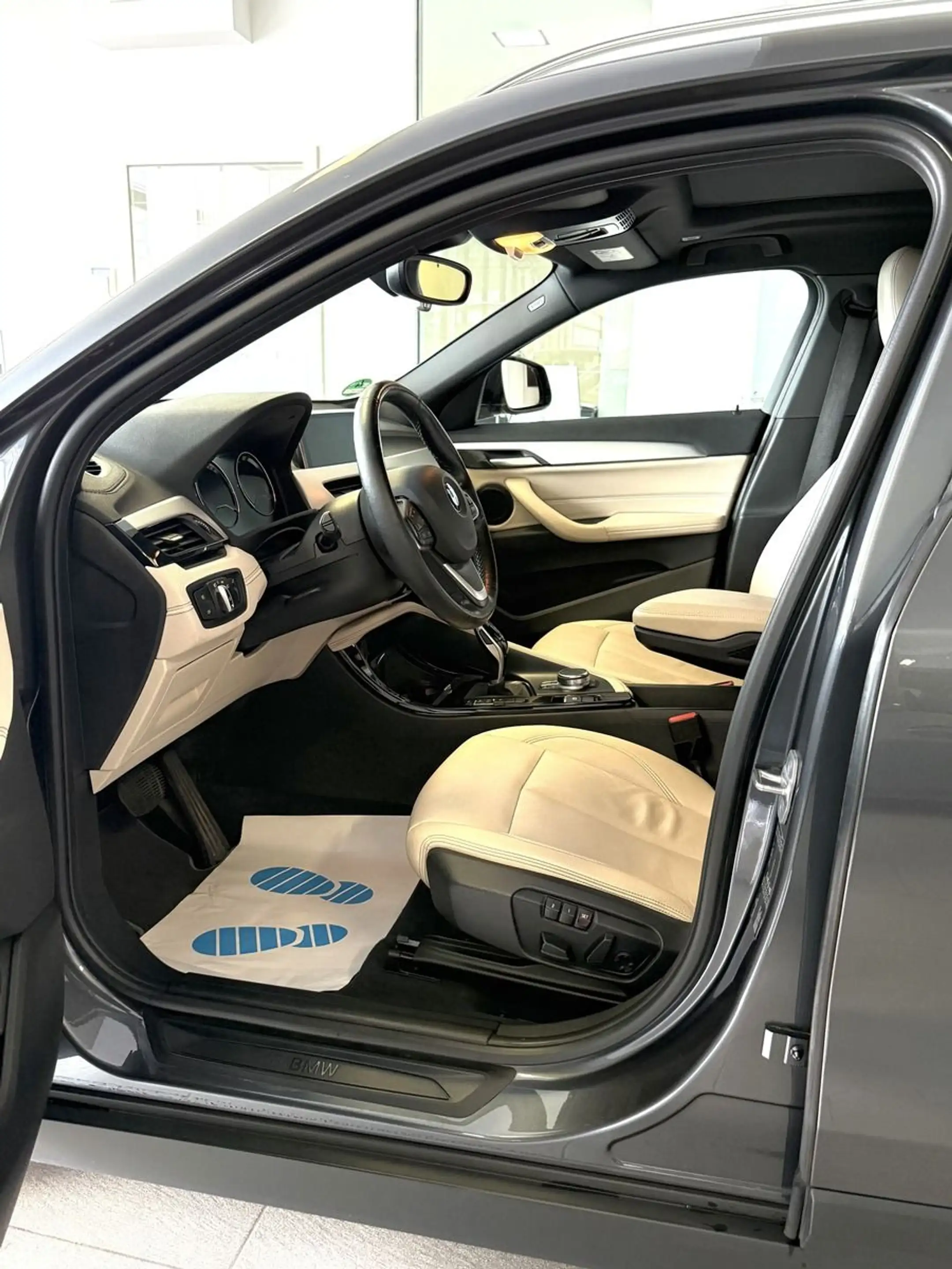 BMW X2 18i sDrive AUTOM NAVI KLIMA LEDER KAMERA PANO — photo 9