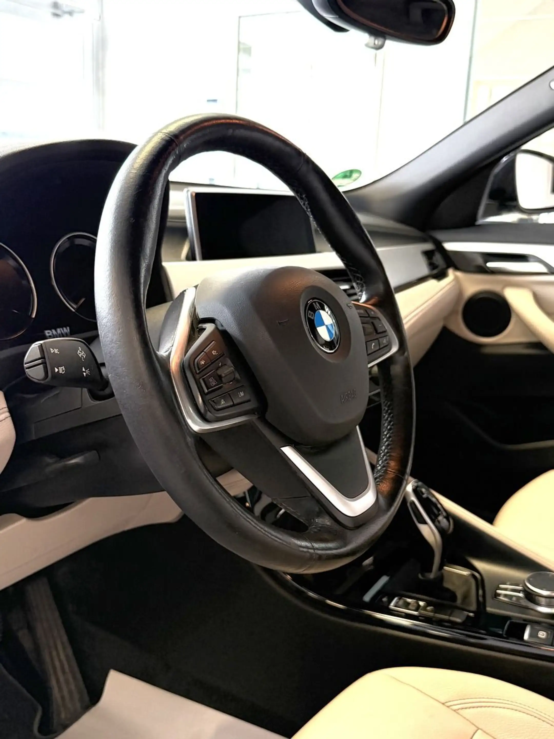BMW X2 18i sDrive AUTOM NAVI KLIMA LEDER KAMERA PANO — photo 14