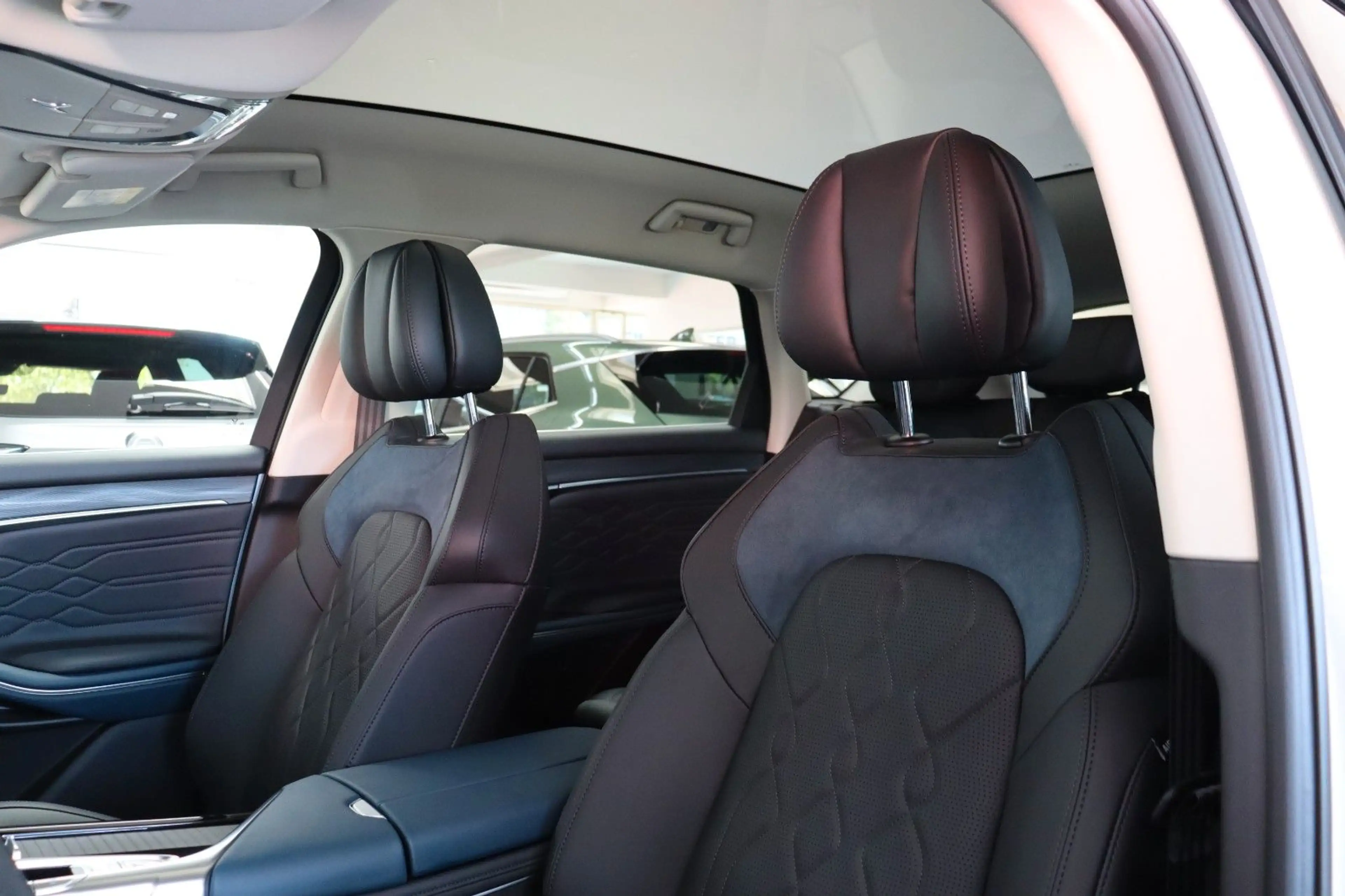 Voyah Others Free BEV Dongfeng 360° E.Heck ACC P.dach AKTION — photo 14