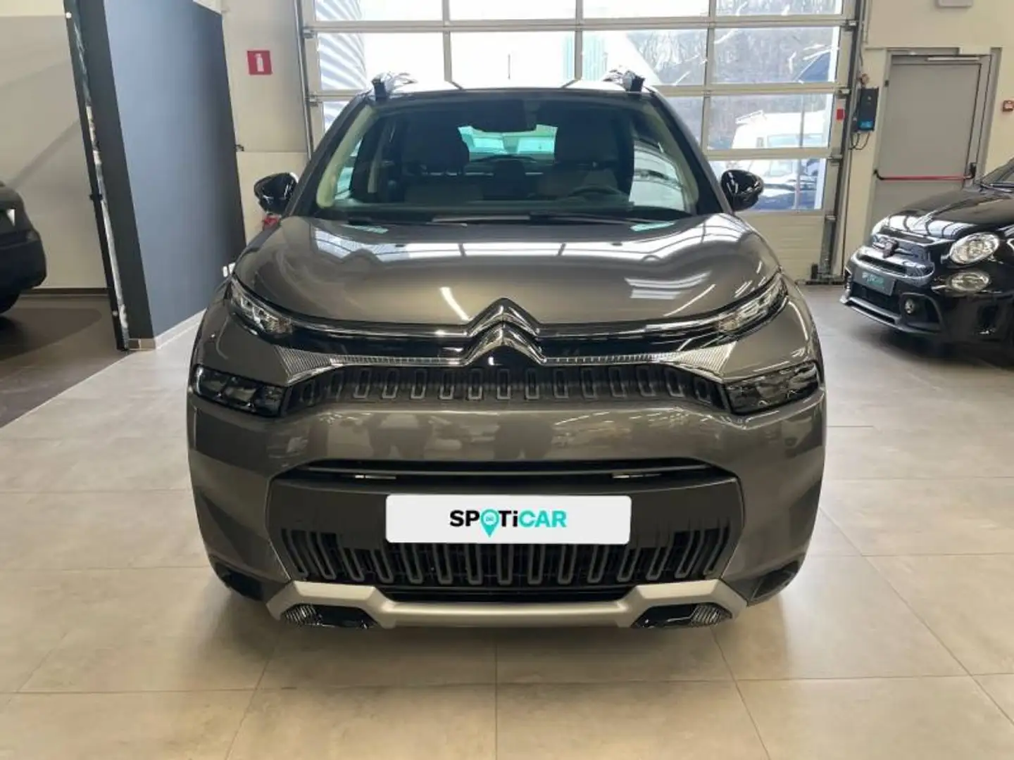 Citroen C3 Aircross 1 1.2 PureTech 110 S&S MAN6 Shine Grijs - 2