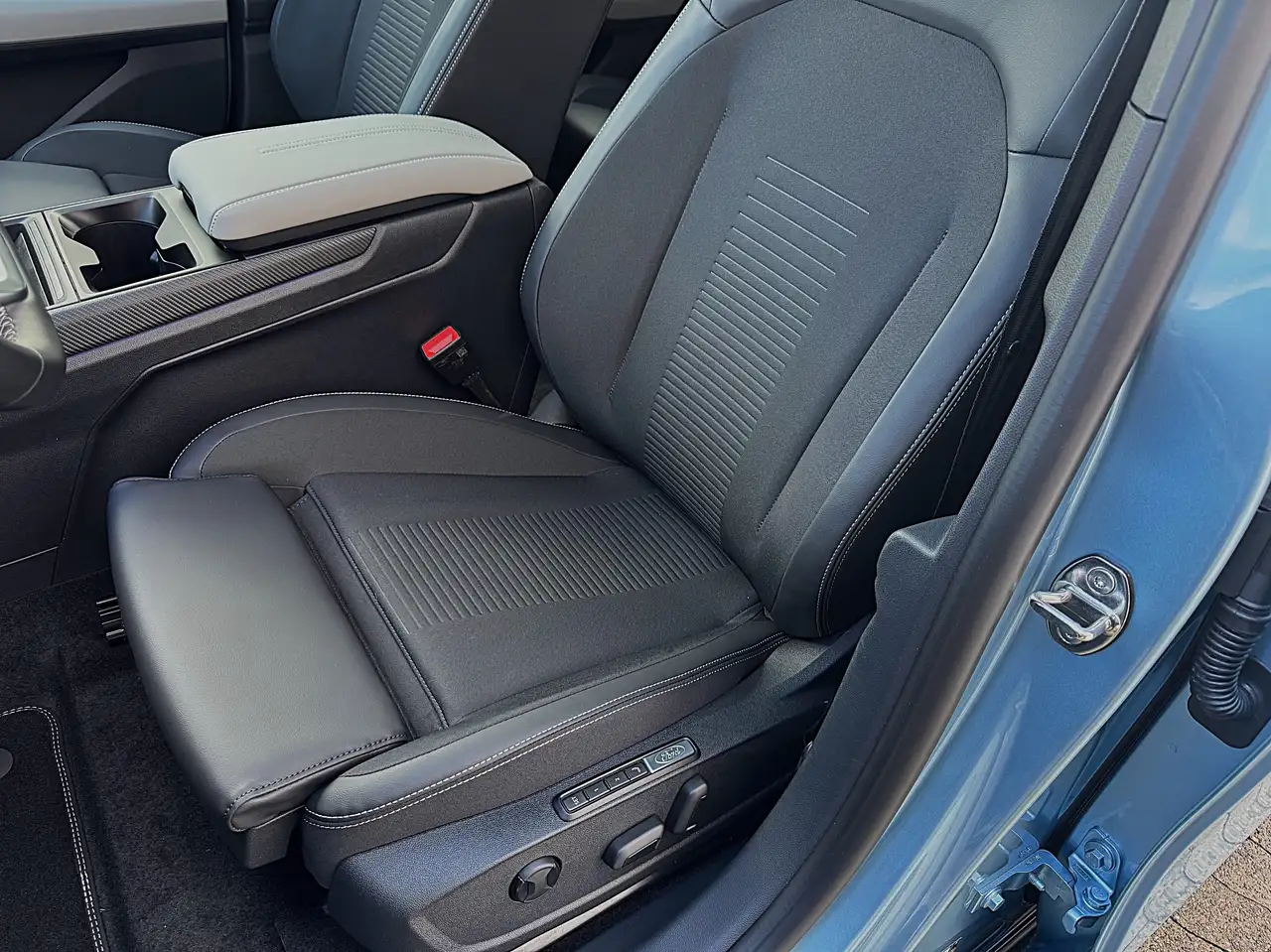 Ford Explorer PREMIUM 79 kwh RWD (Panoramadach AGR-Sitze) 12