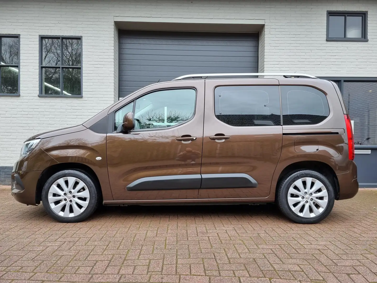 Opel Combo Tour 1.2 Turbo L1H1 Edition 7 pers. NAVI / TREKHAA Brązowy - 2