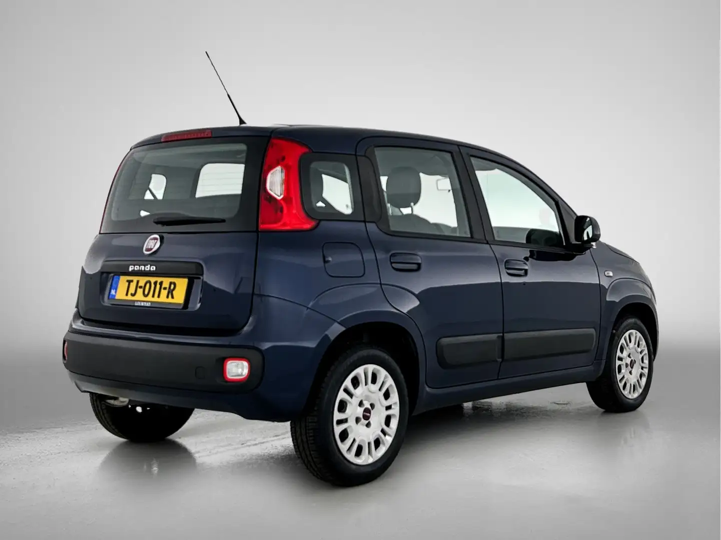 Fiat Panda 1.2 Lounge | Airco | Extra set winterwielen | Blauw - 2