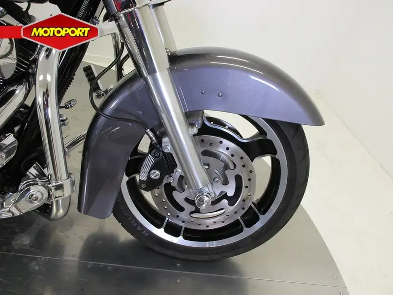 Harley-Davidson Street Glide - foto 6