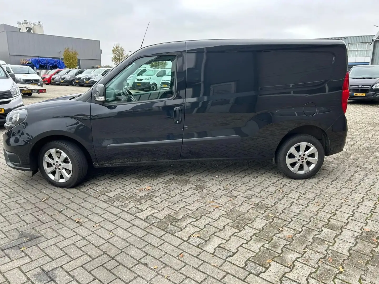 Fiat Maxi FIAT DOBLO' 1.6MJ AIRCO NAVI Czarny - 2