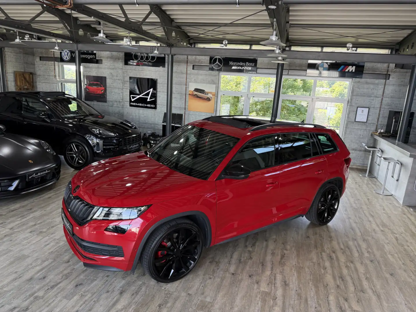 Skoda Kodiaq Sportline 4x4*7-SITZER*PANO*AHK*360°*ACC* Rood - 2