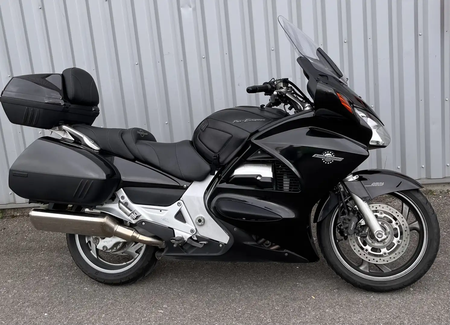 Honda Pan European Noir - 1