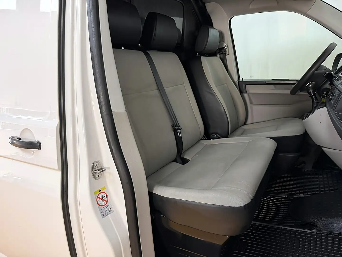 Volkswagen T6 Transporter T6 Kastenwagen KR 2,0 TDI 4Motion BMT AHK Regale Weiß - 2