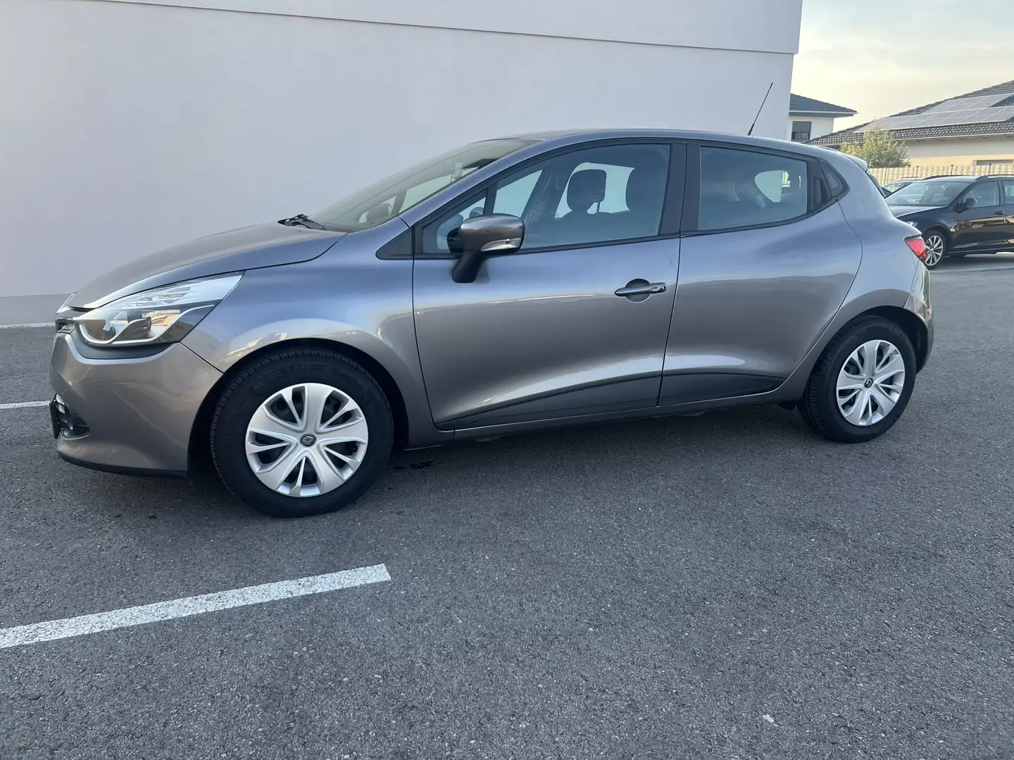 Renault Clio Expression 1,2 16V 75 (Neues ÖAMTC Pickerl) - 1