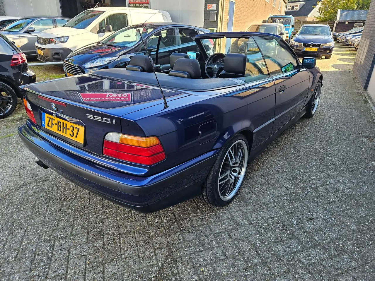 BMW 320 3-serie Cabrio 320i Executive AUT 1999 Zwart|Airco, foto 7
