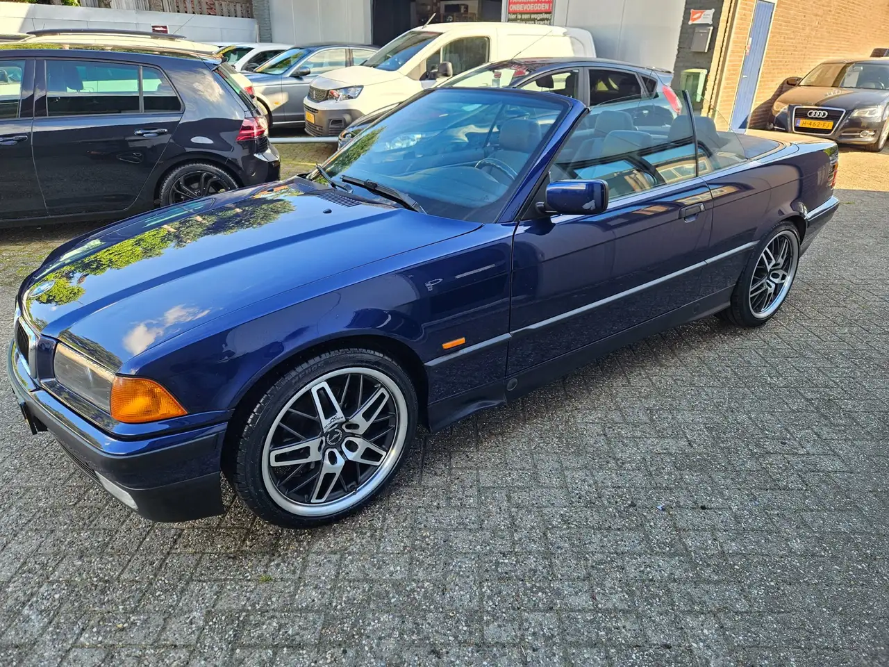 BMW 320 3-serie Cabrio 320i Executive AUT 1999 Zwart|Airco, foto 4