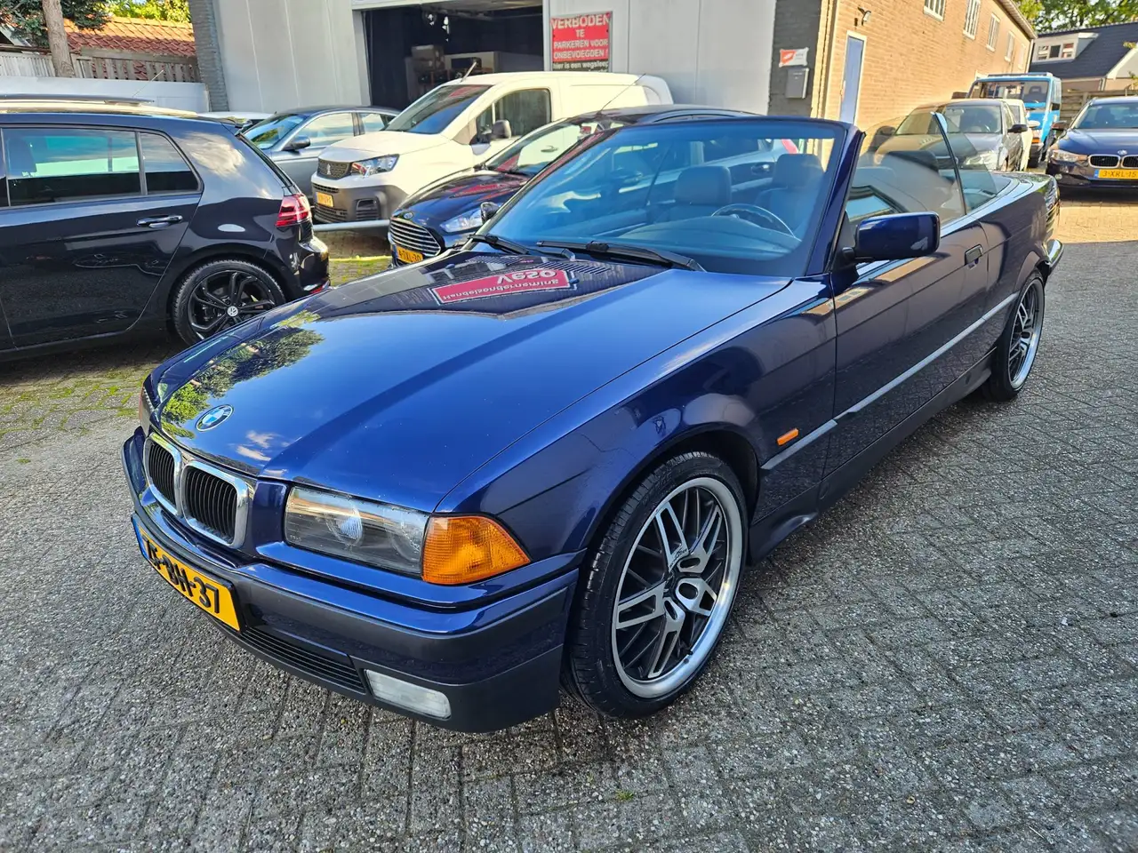 BMW 320 3-serie Cabrio 320i Executive AUT 1999 Zwart|Airco, foto 2