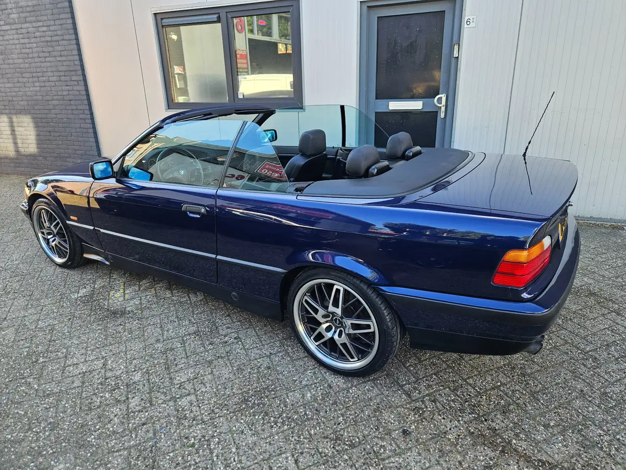 BMW 320 3-serie Cabrio 320i Executive AUT 1999 Zwart|Airco, foto 8