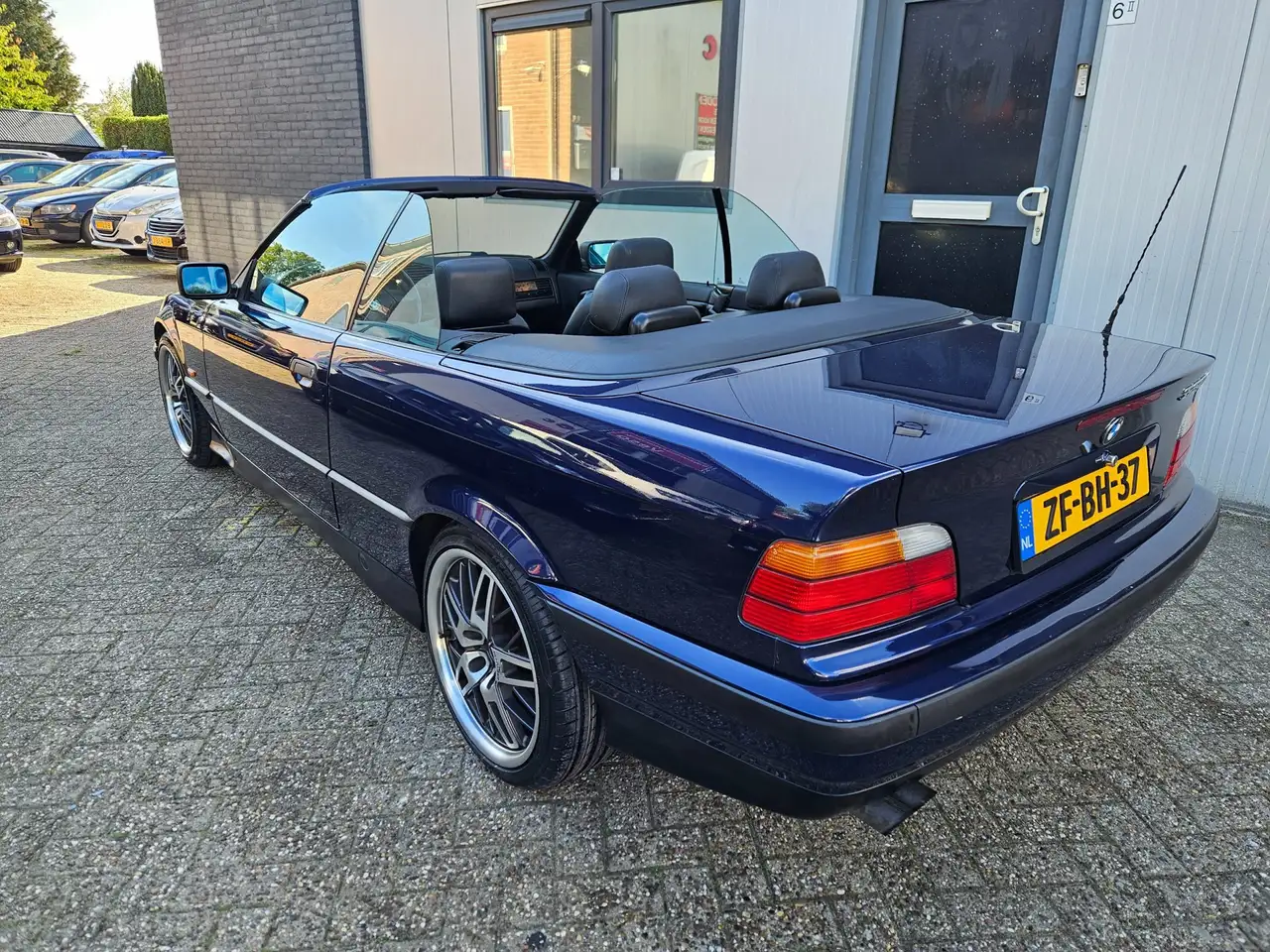 BMW 320 3-serie Cabrio 320i Executive AUT 1999 Zwart|Airco, foto 6