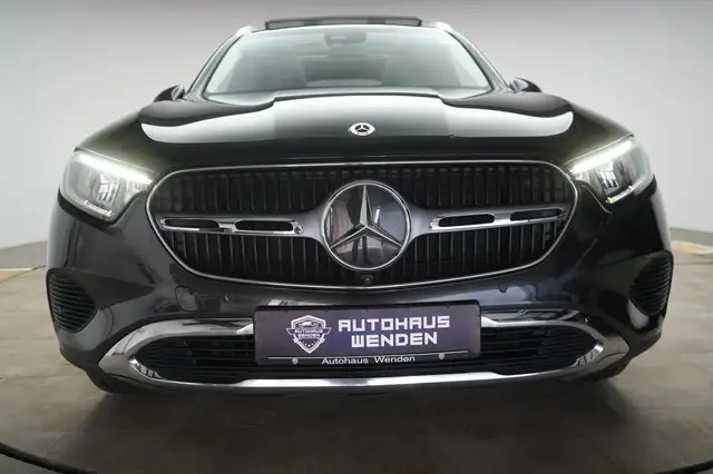 Mercedes-Benz GLC view 3
