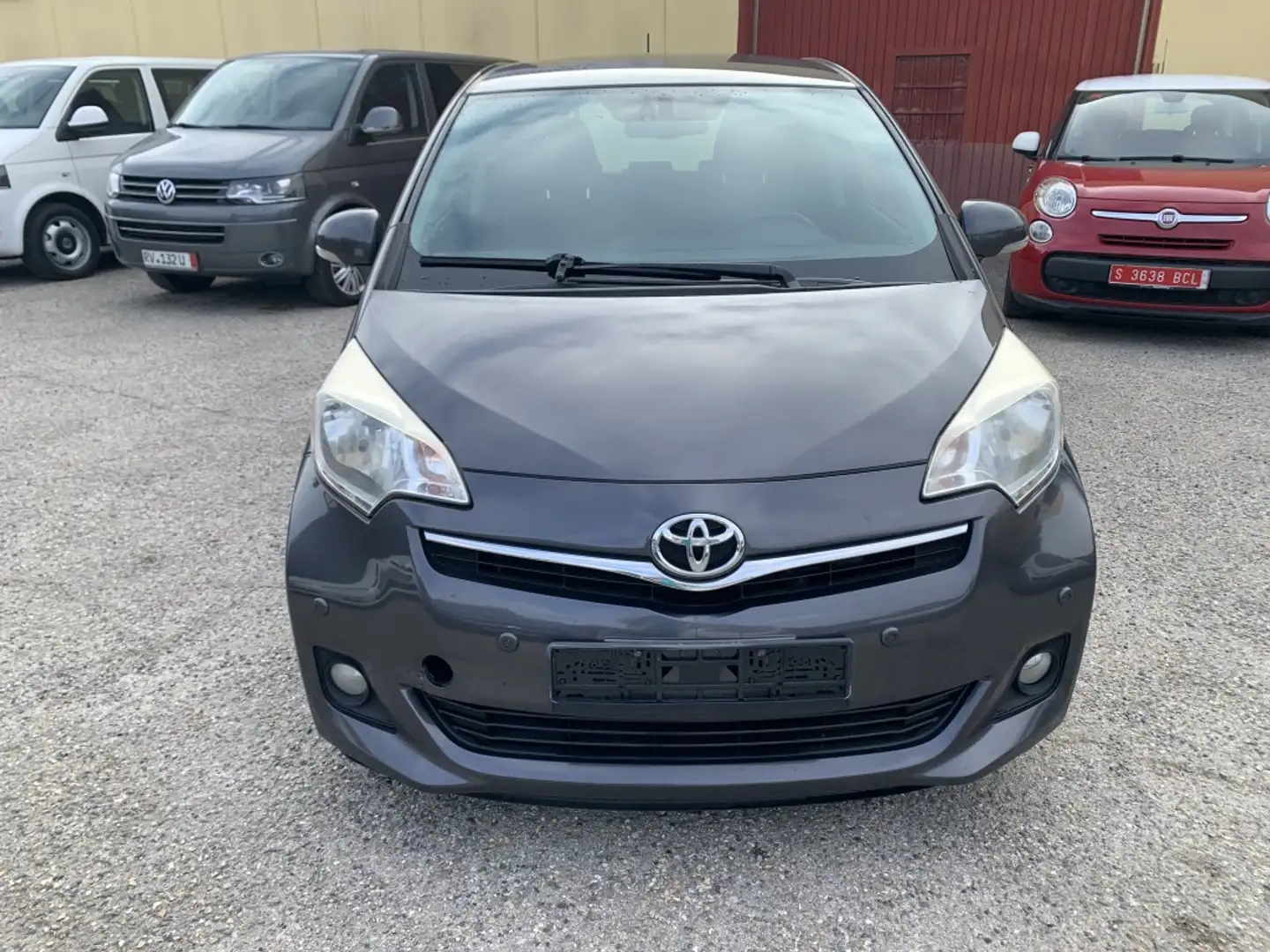 Toyota Verso Pequeño Manual de 5 Puertas Gris - 1