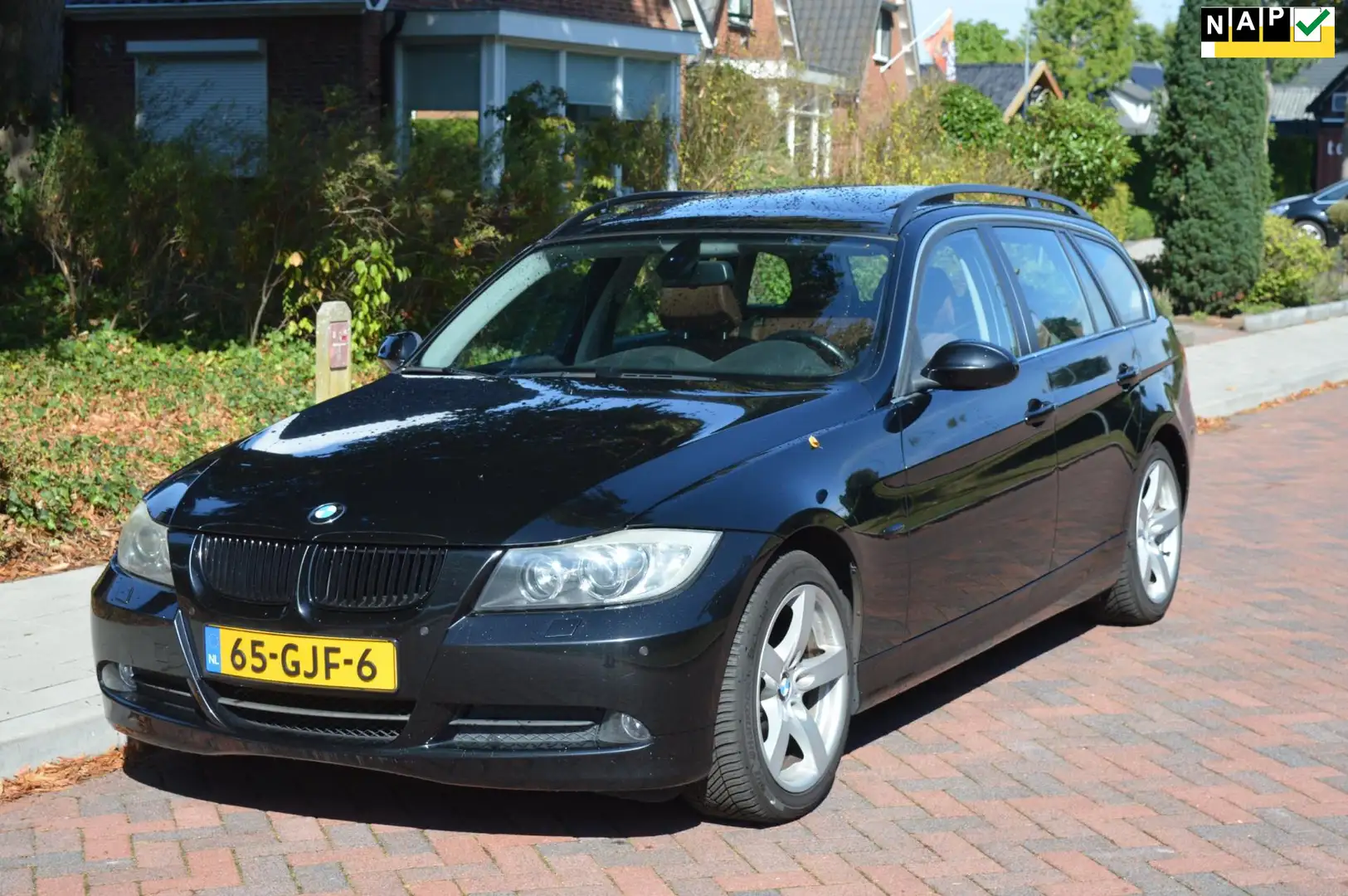 BMW 325 3-serie Touring 325xi High Exe Org NL/NAP/panorama Zwart - 1
