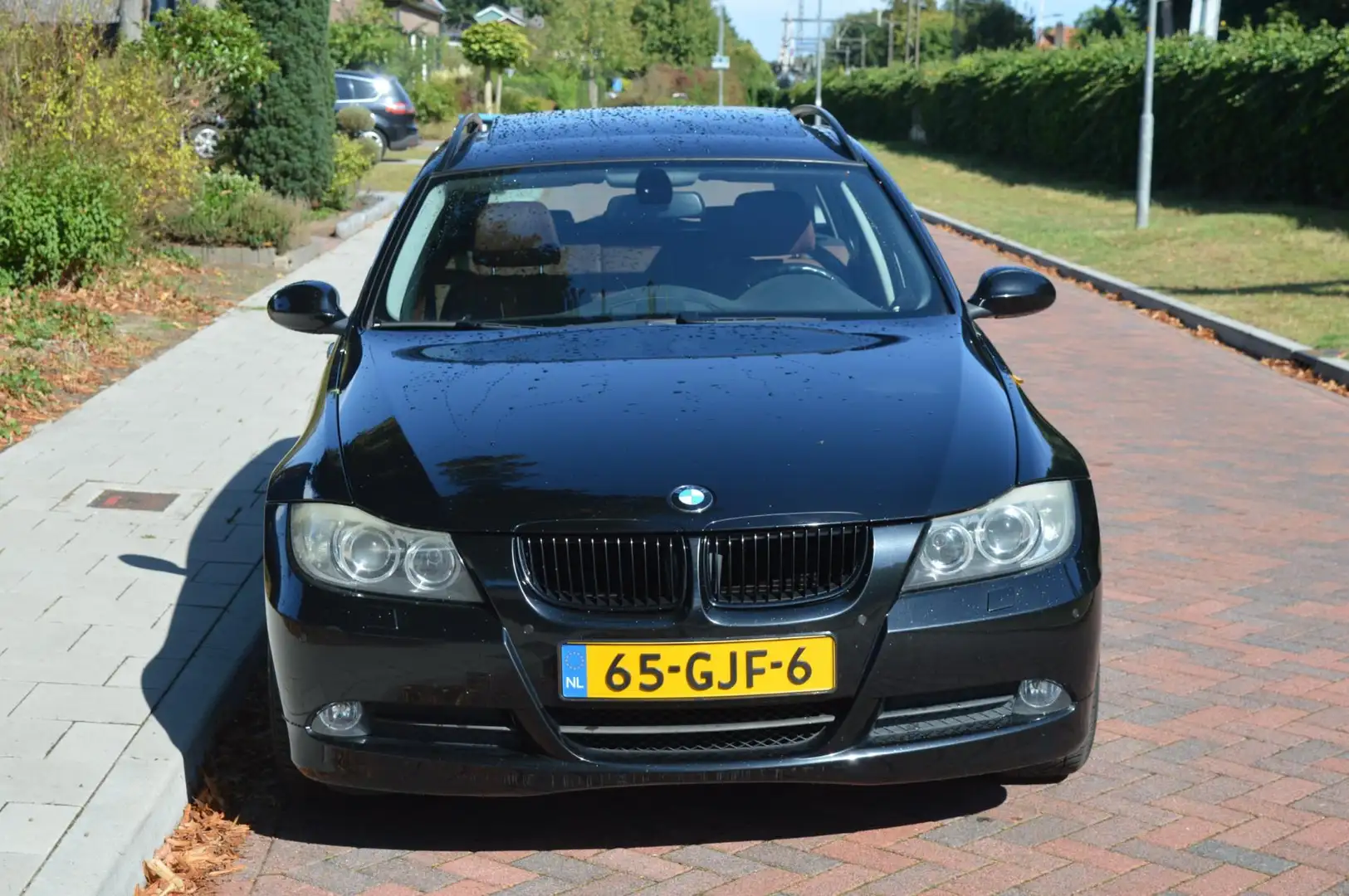 BMW 325 3-serie Touring 325xi High Exe Org NL/NAP/panorama Zwart - 2