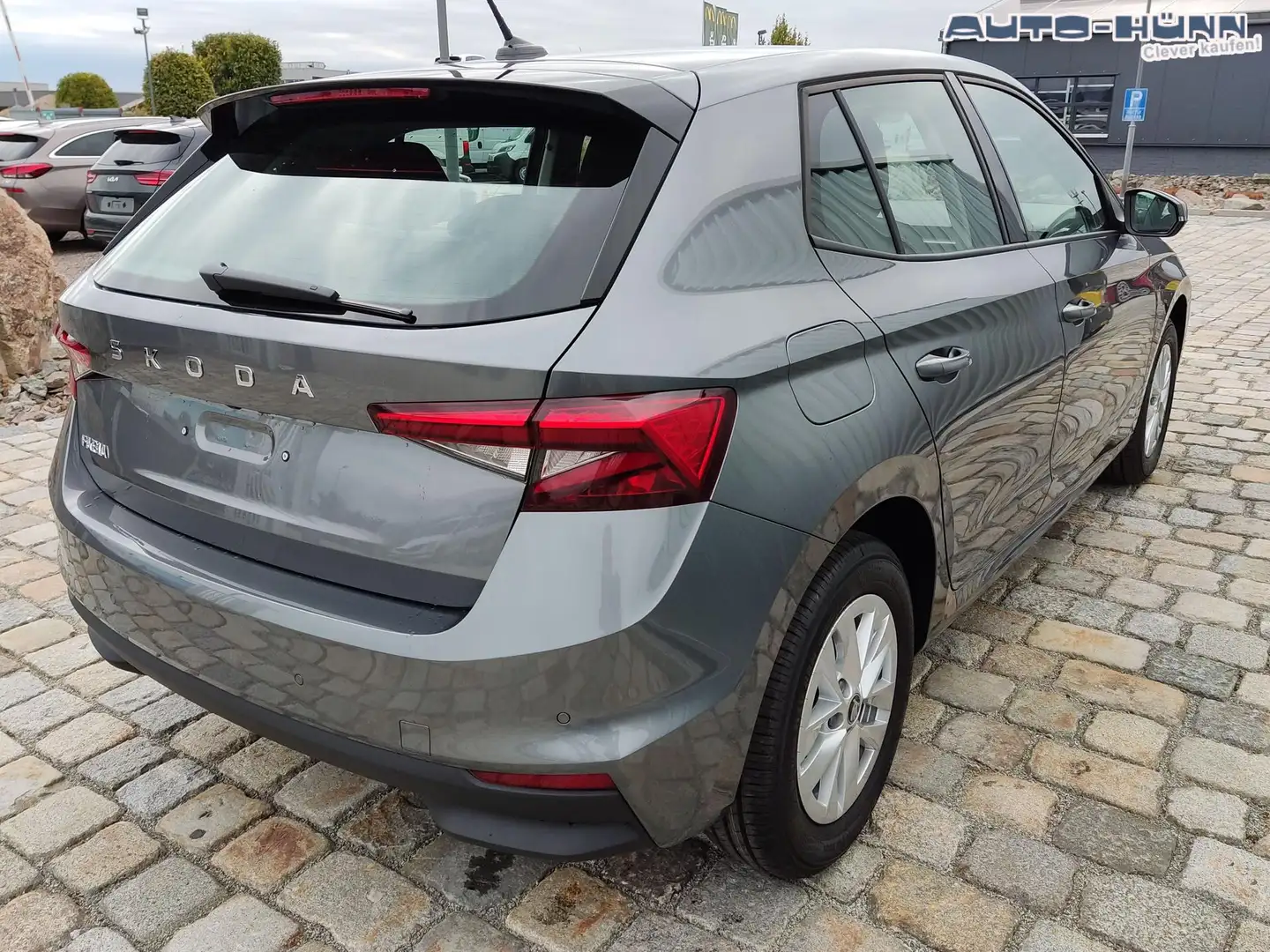 Skoda Fabia Sondermodell 130 Jahre 1.0 MPI 80 PS Virtuell C... Gris - 2