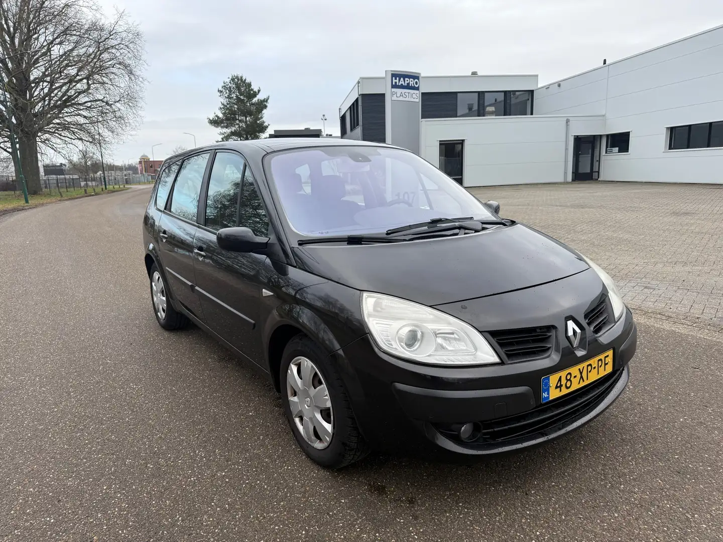 Renault Grand Scenic 1.6-16V Business Line PANO/TREKHAAK/NAVI/CLIMA/CRU Schwarz - 2