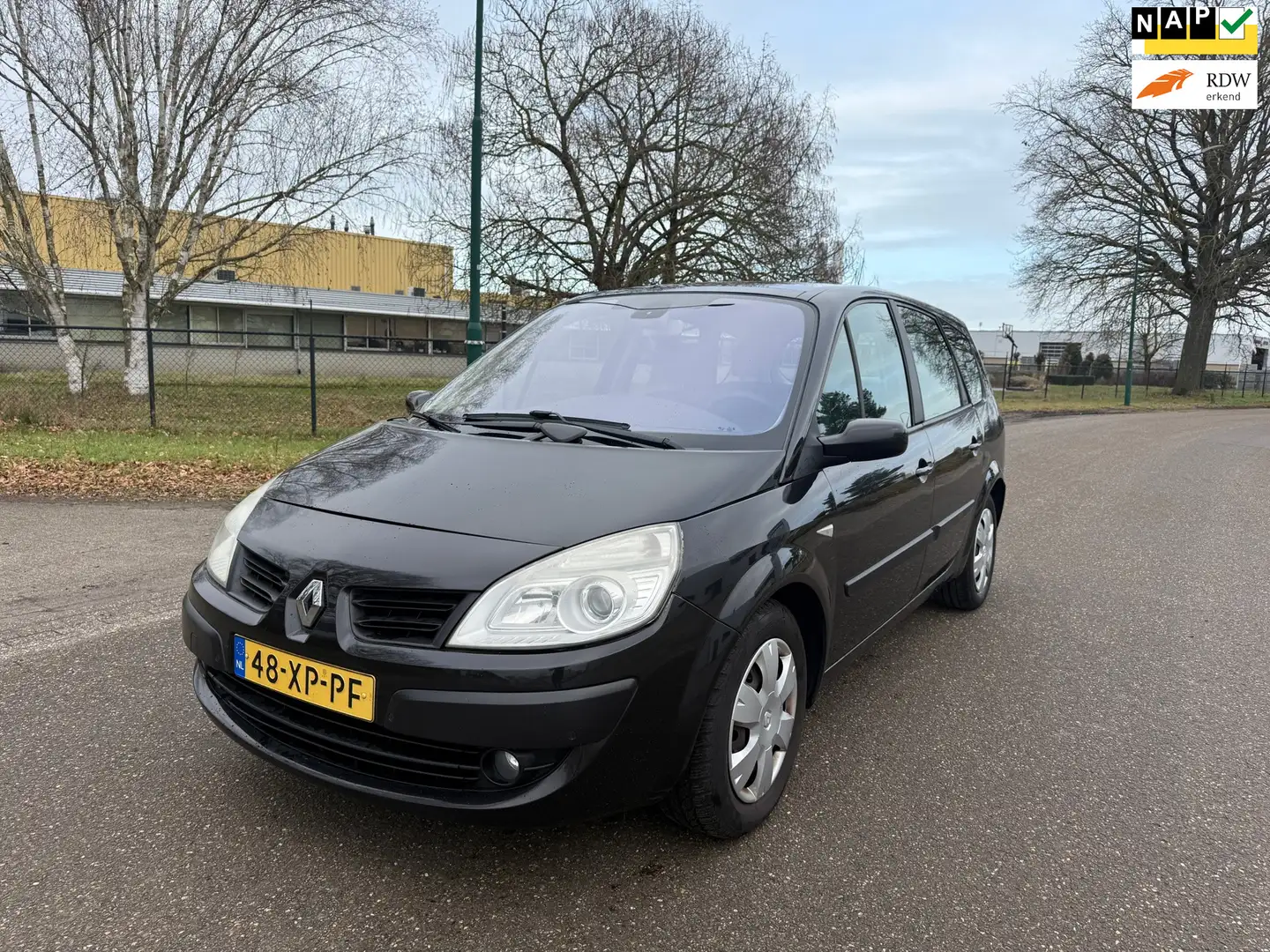 Renault Grand Scenic 1.6-16V Business Line PANO/TREKHAAK/NAVI/CLIMA/CRU Schwarz - 1