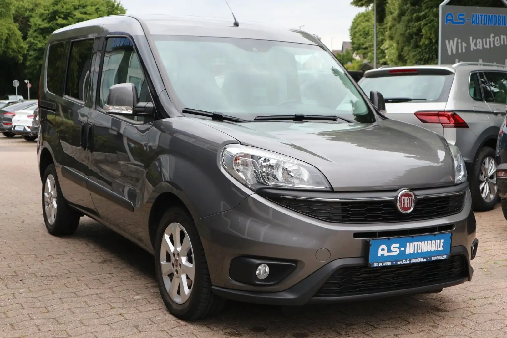 Fiat Doblo Lounge *1.HAND / TEMPO / PDC / SHZ / AHK* Šedá - 1
