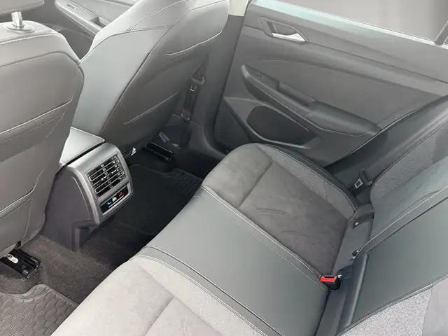 Volkswagen Golf view 11