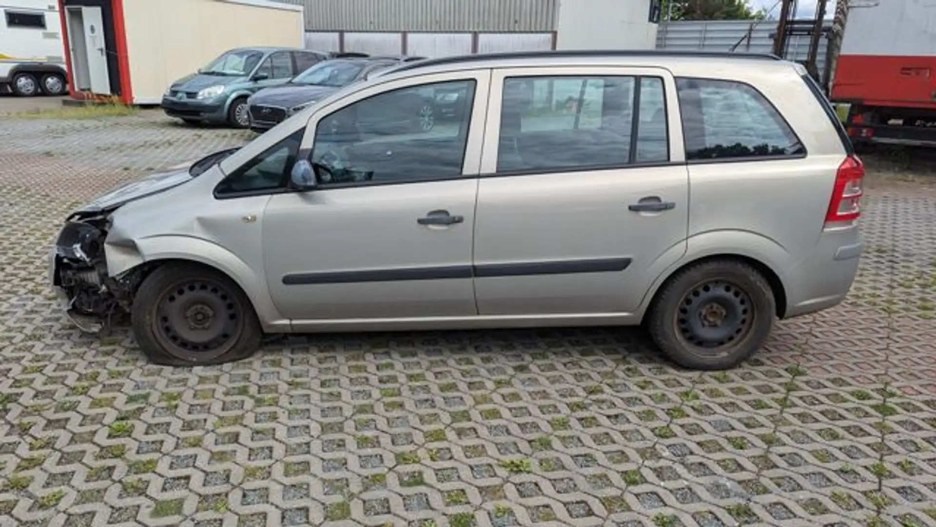 Opel Zafira B Innovation*Frontschaden*Motor läuft* Plateado - 2