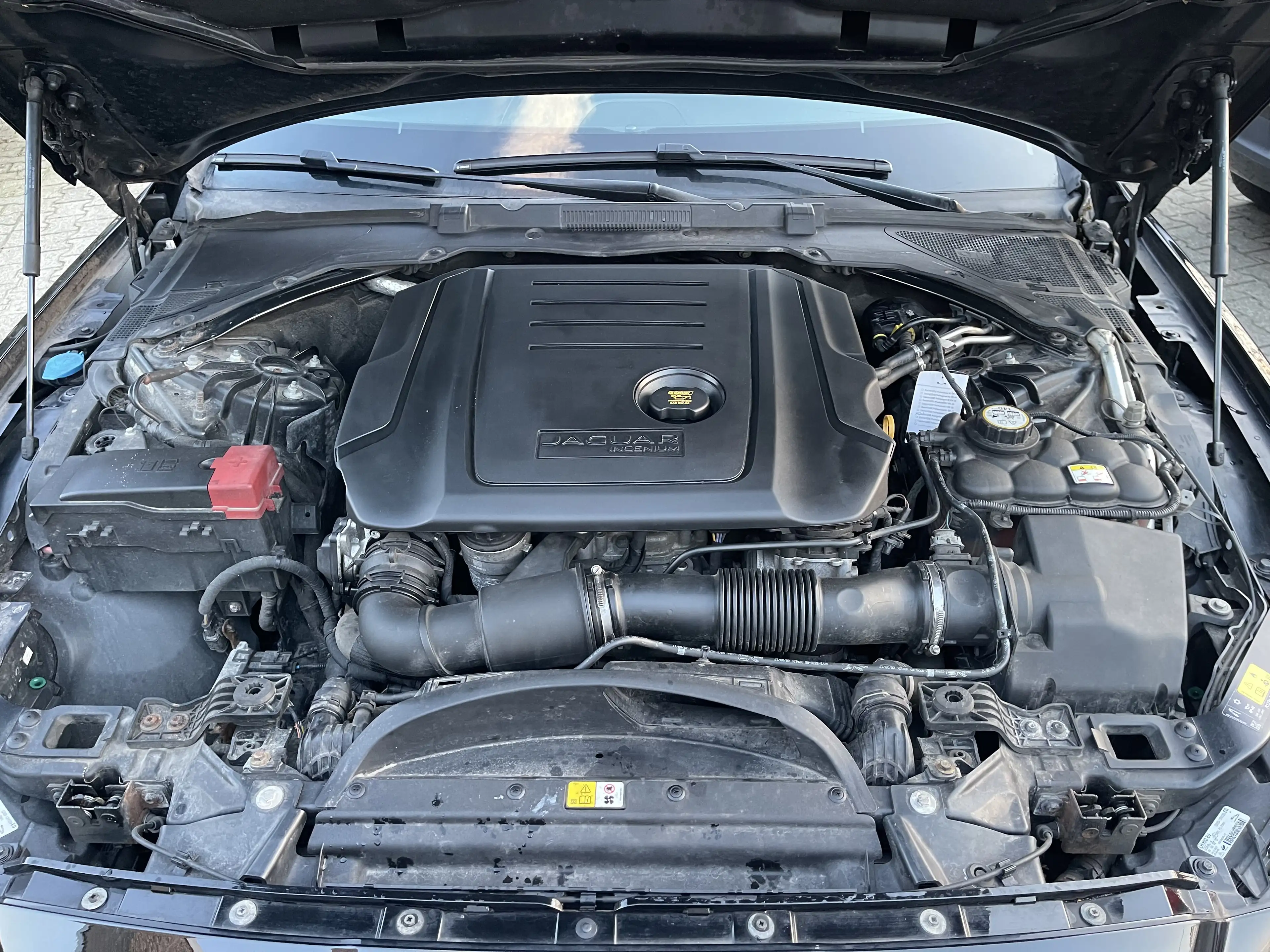 Jaguar XF Sportbrake 20d Automatik Voll Schwarz 2Hand Euro 6 — photo 19