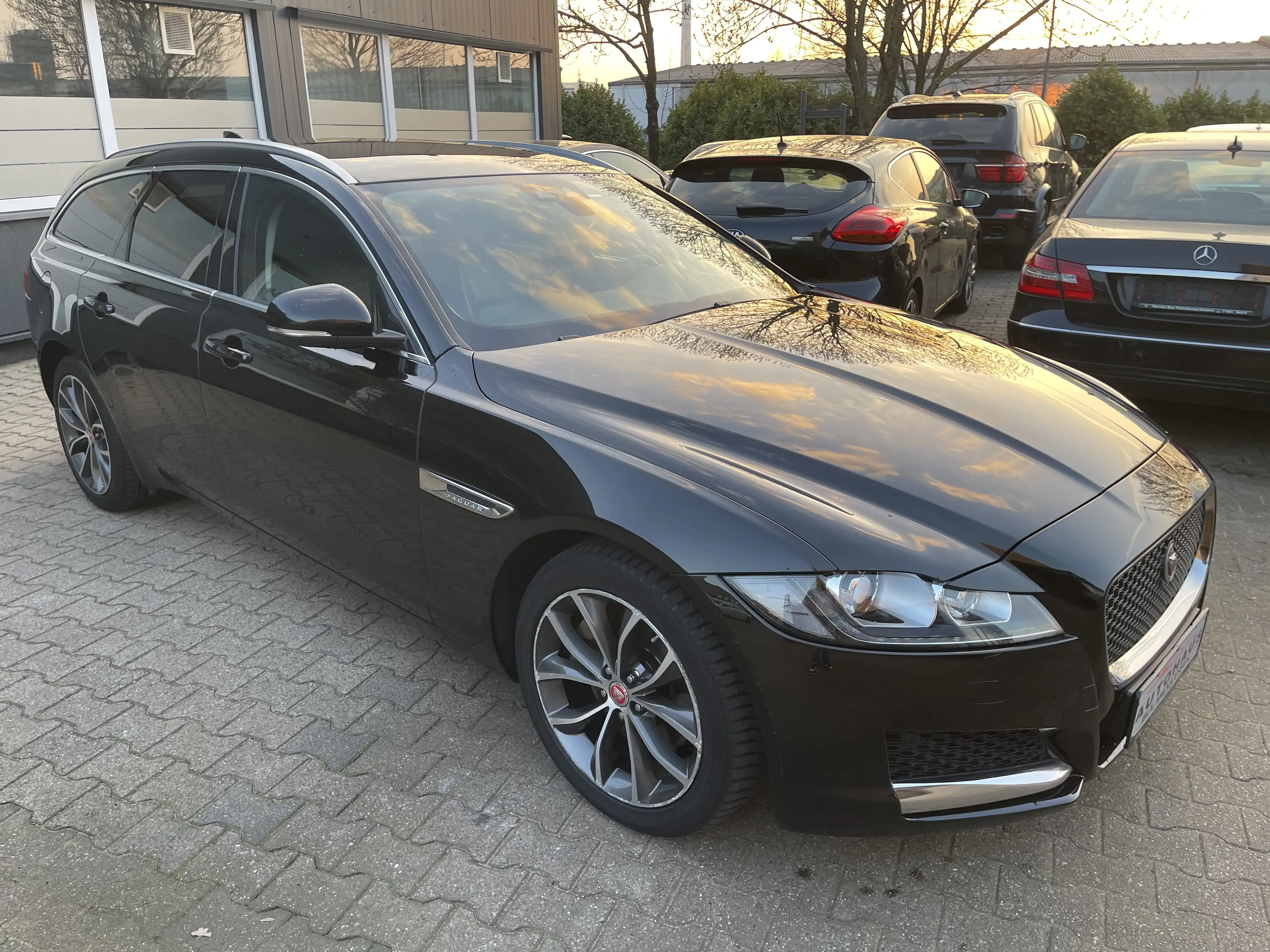 Jaguar XF Sportbrake 20d Automatik Voll Schwarz 2Hand Euro 6 — photo 10