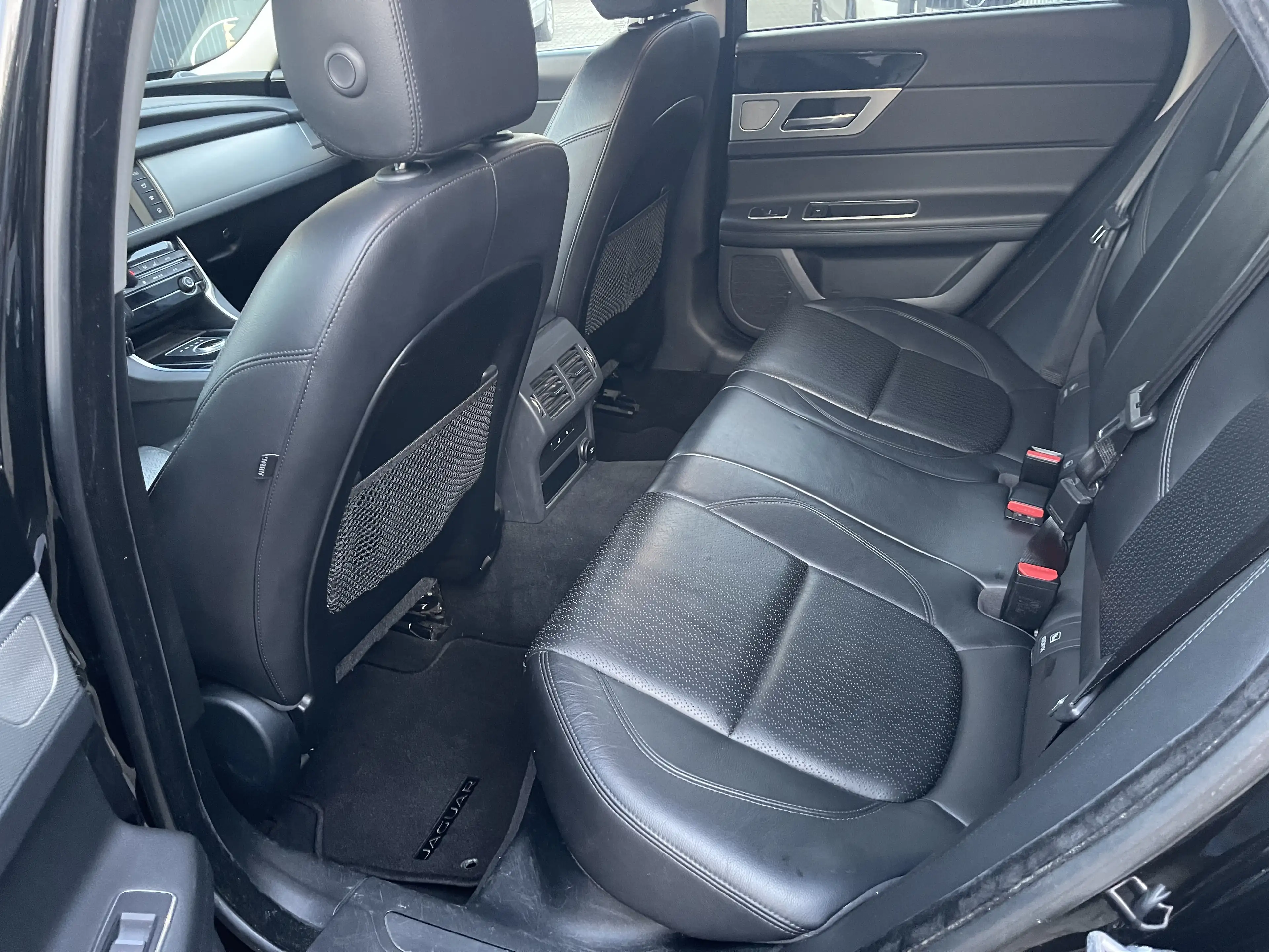 Jaguar XF Sportbrake 20d Automatik Voll Schwarz 2Hand Euro 6 — photo 11