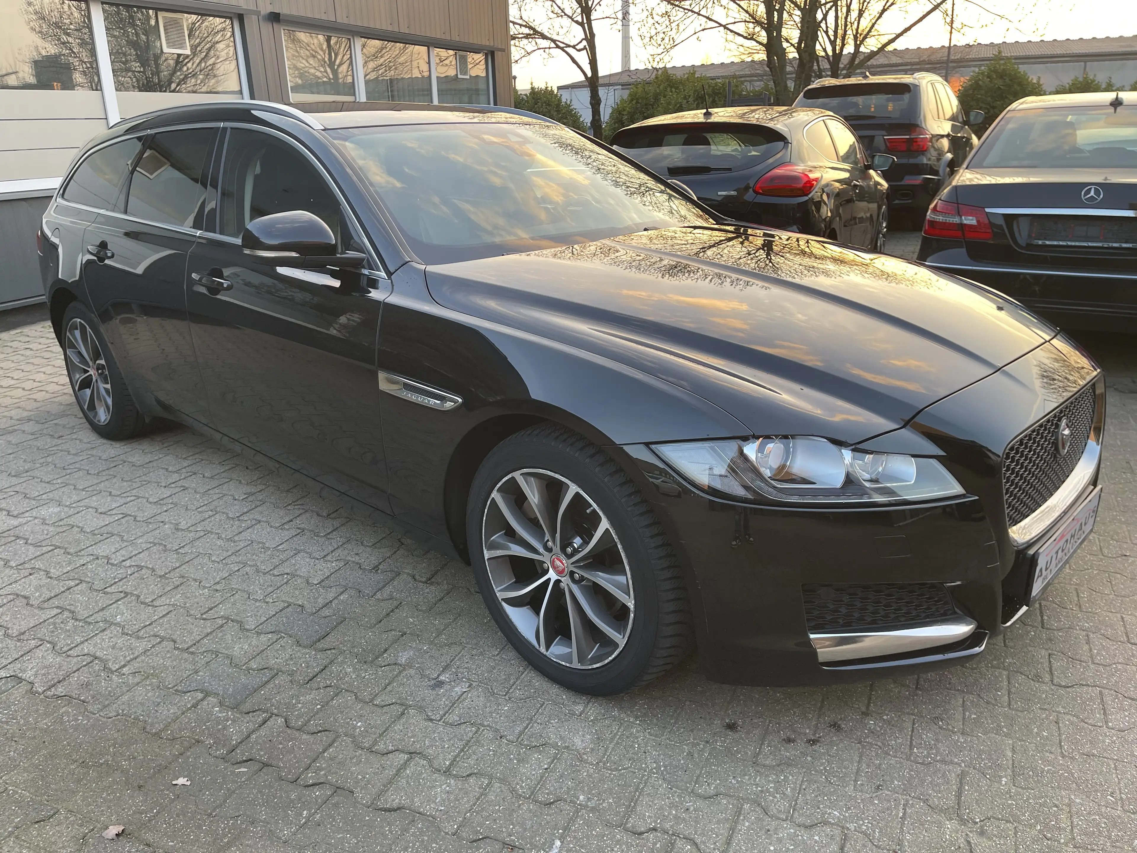 Jaguar XF Sportbrake 20d Automatik Voll Schwarz 2Hand Euro 6 — photo 12