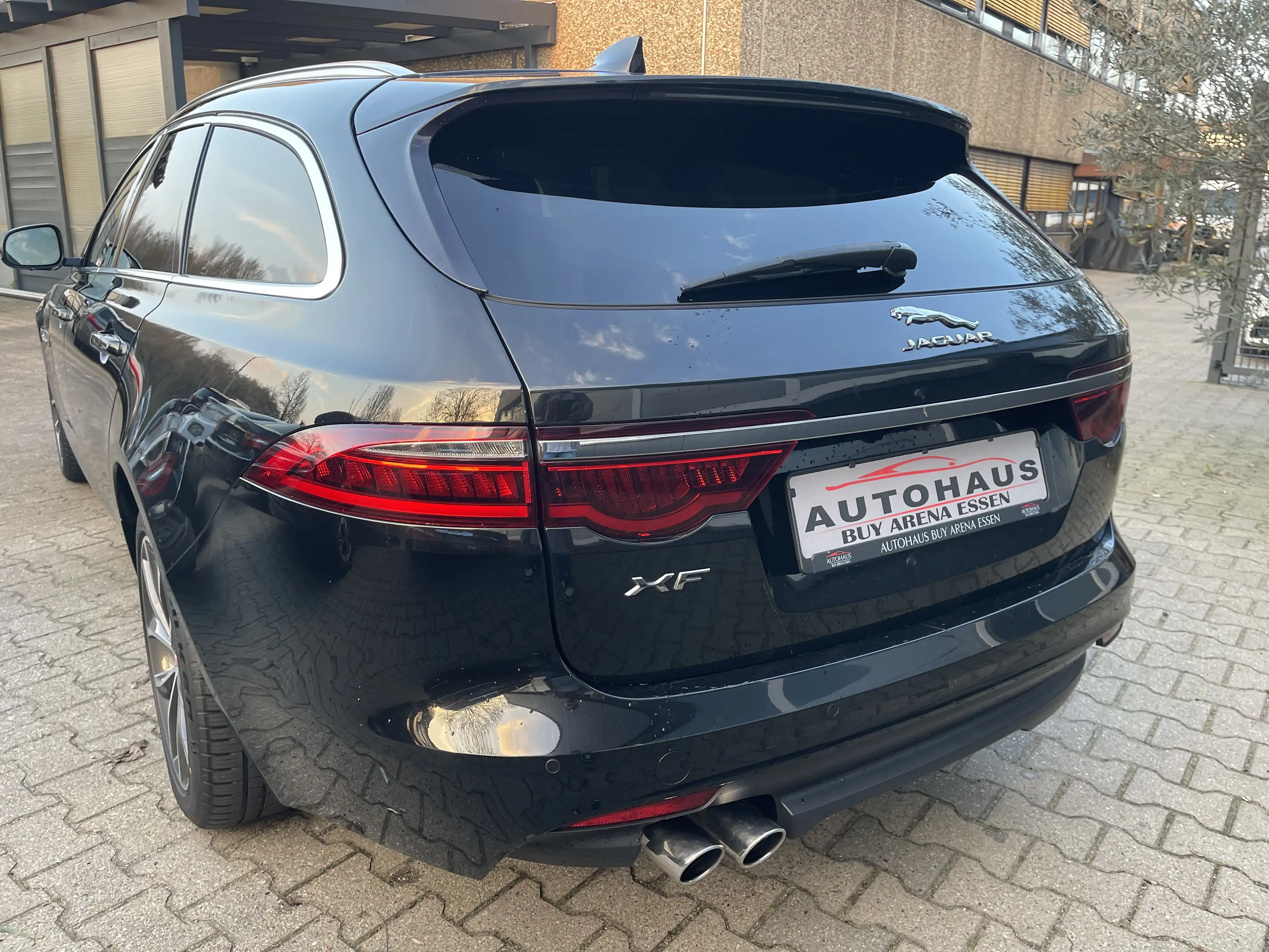Jaguar XF Sportbrake 20d Automatik Voll Schwarz 2Hand Euro 6 — photo 7