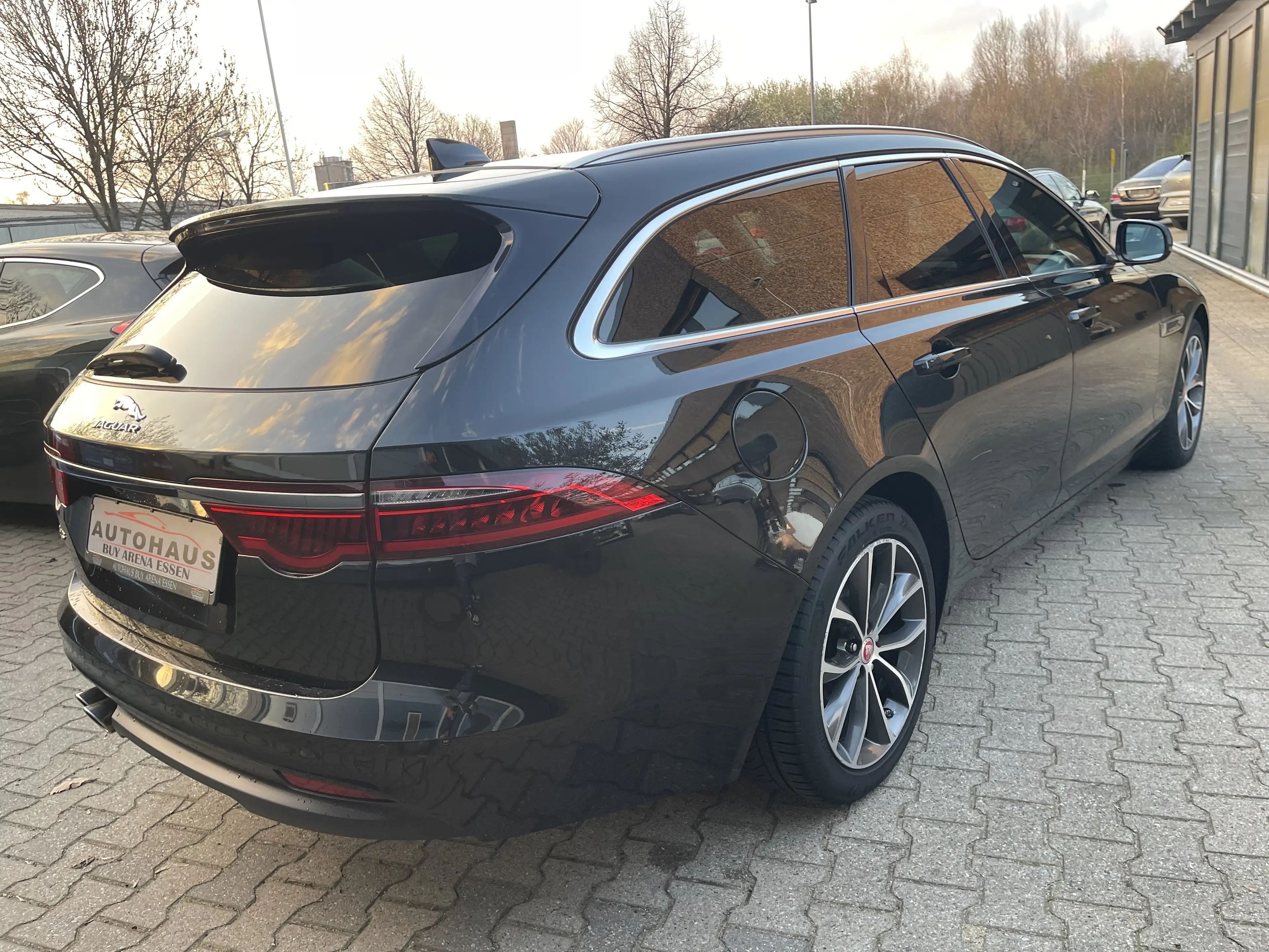 Jaguar XF Sportbrake 20d Automatik Voll Schwarz 2Hand Euro 6 — photo 17
