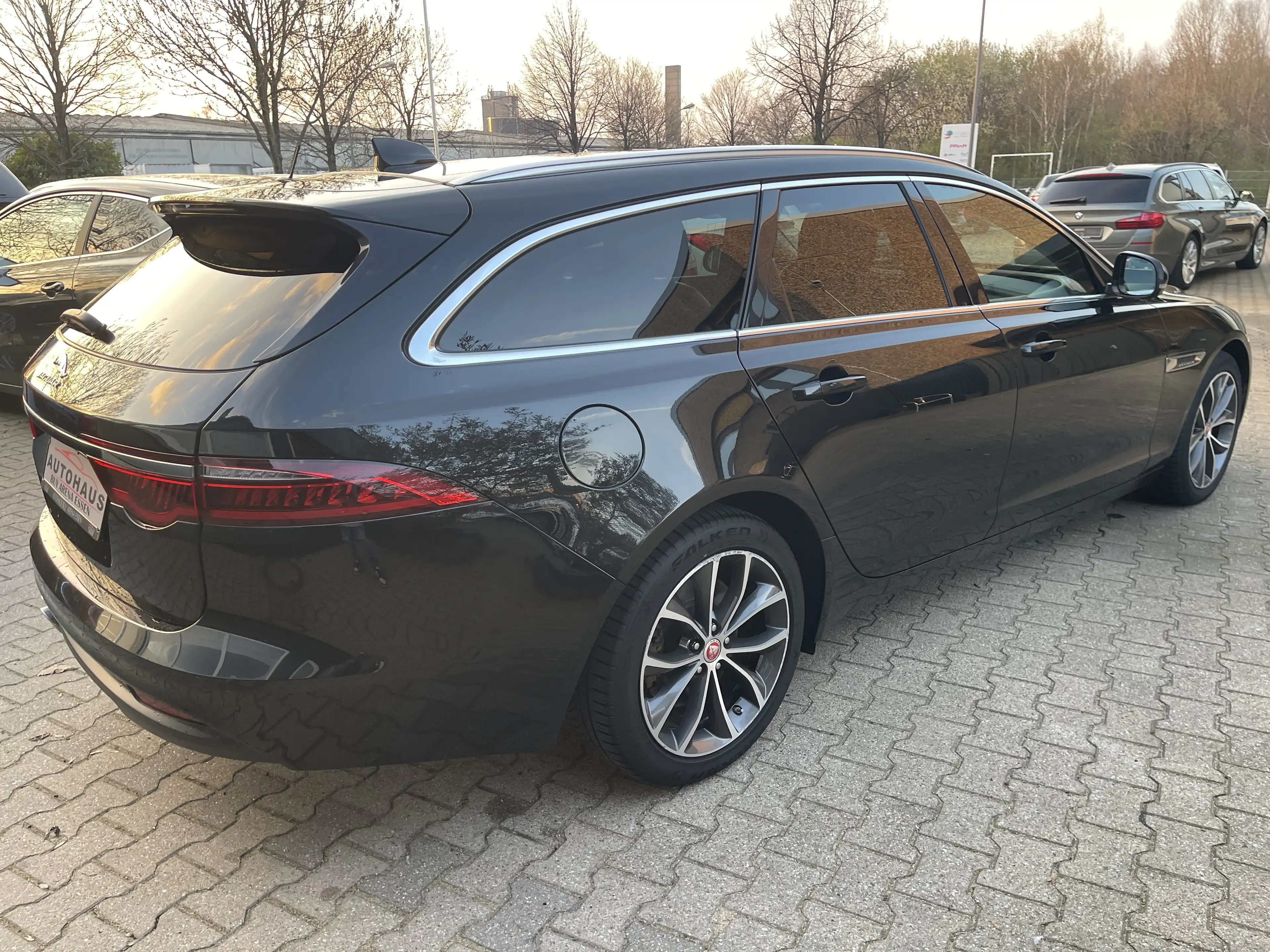 Jaguar XF Sportbrake 20d Automatik Voll Schwarz 2Hand Euro 6 — photo 14